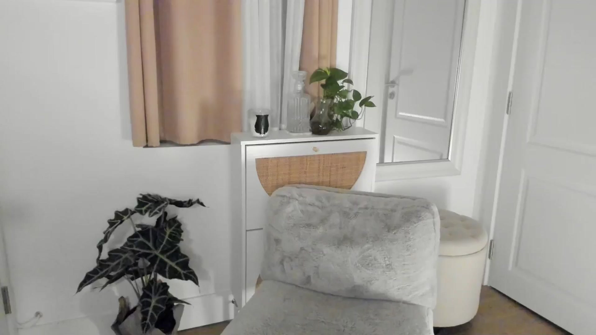 Gallery image thumbnail from NightSky's myfreecams stream on, 09/20/2024, 04:50 image 1 of 20