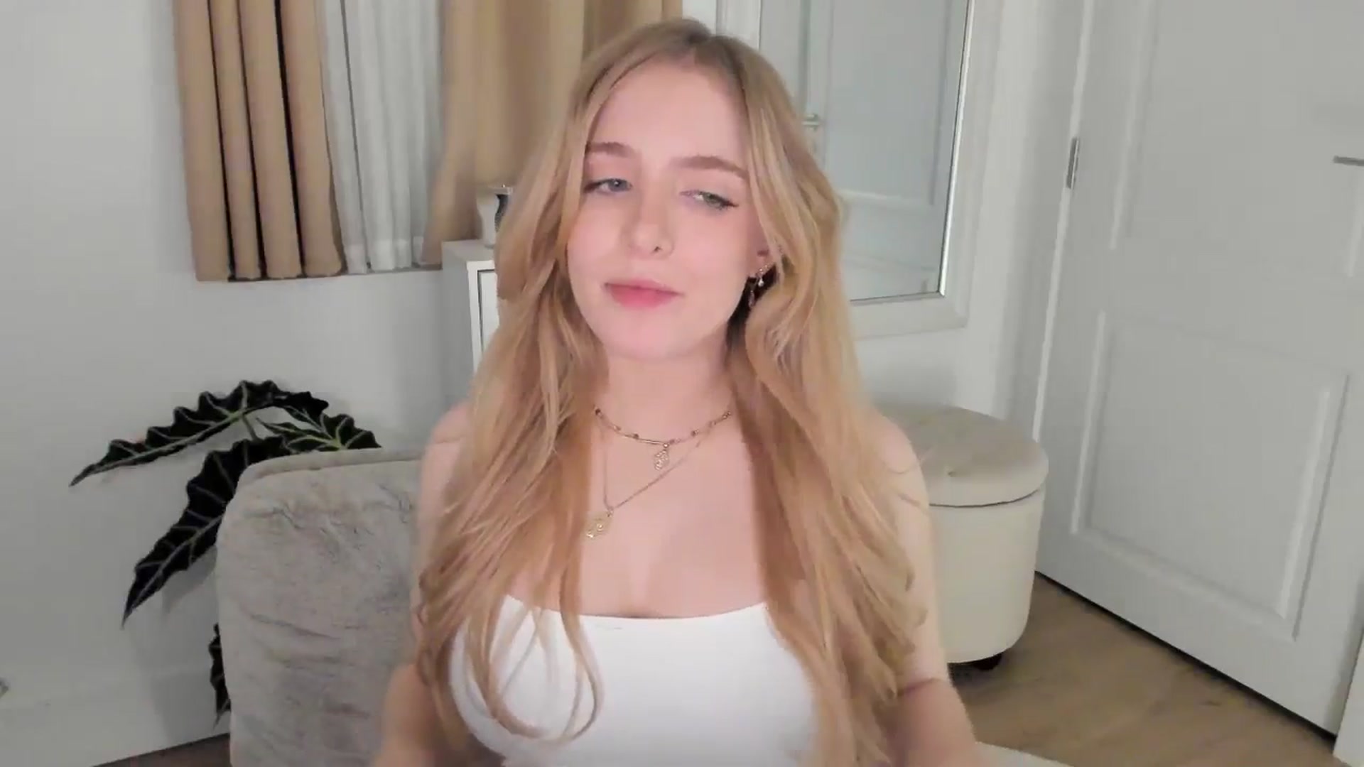 Gallery image thumbnail from NightSky's myfreecams stream on, 09/27/2024, 03:31 image 15 of 20