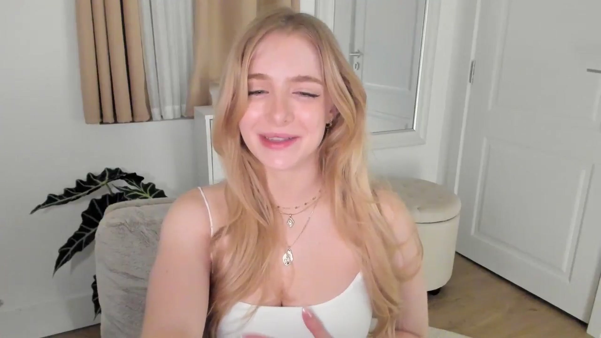 Gallery image thumbnail from NightSky's myfreecams stream on, 09/27/2024, 03:31 image 11 of 20