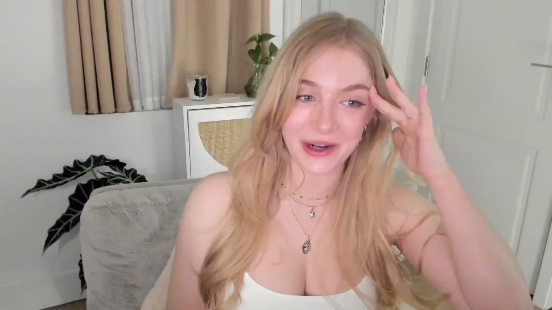 Gallery image thumbnail from NightSky's myfreecams stream on, 09/27/2024, 03:31 image 2 of 20