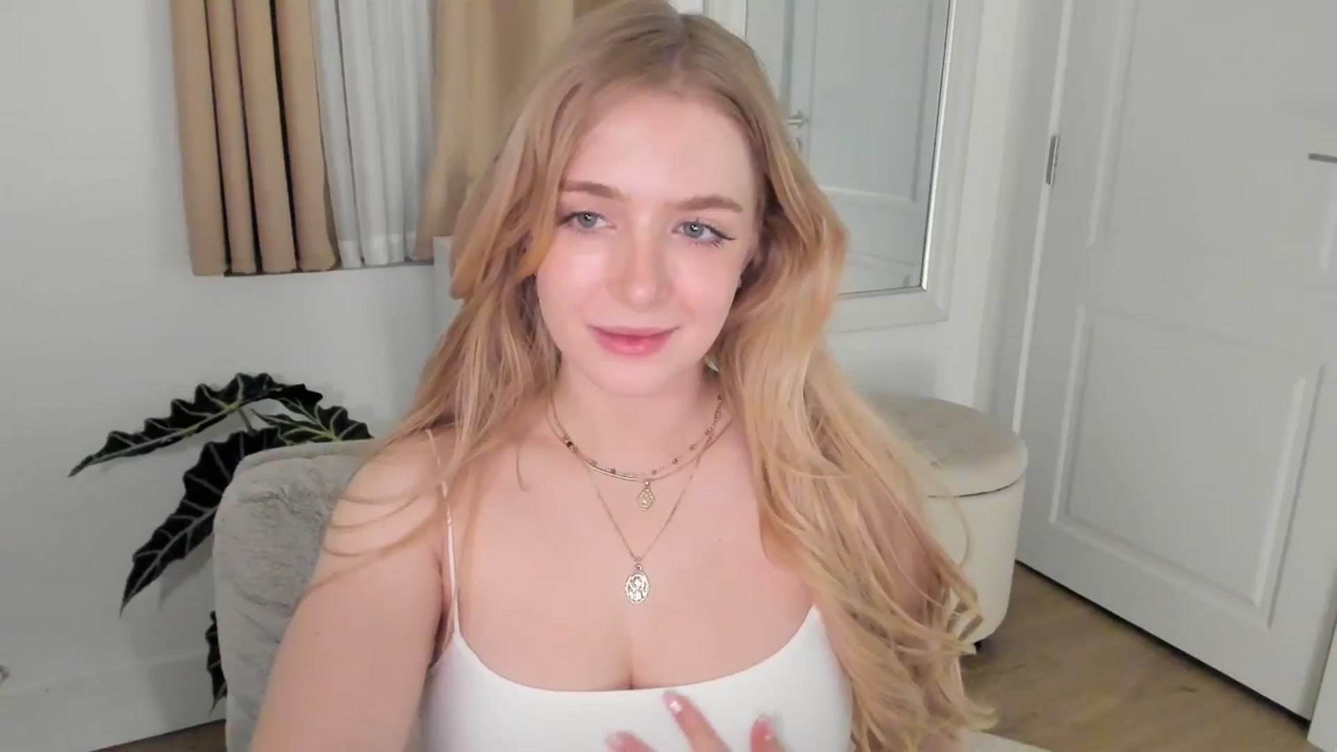 Gallery image thumbnail from NightSky's myfreecams stream on, 09/27/2024, 03:31 image 13 of 20