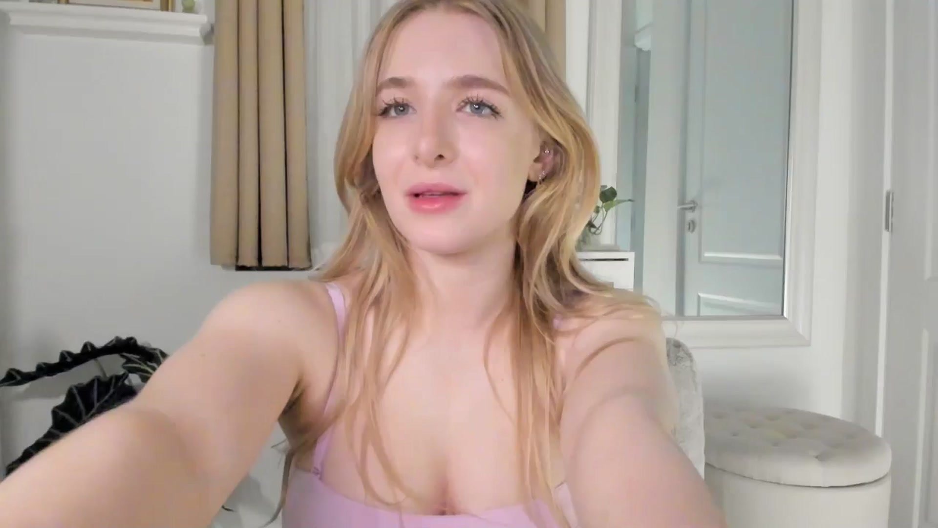 Gallery image thumbnail from NightSky's myfreecams stream on, 09/28/2024, 03:27 image 8 of 20