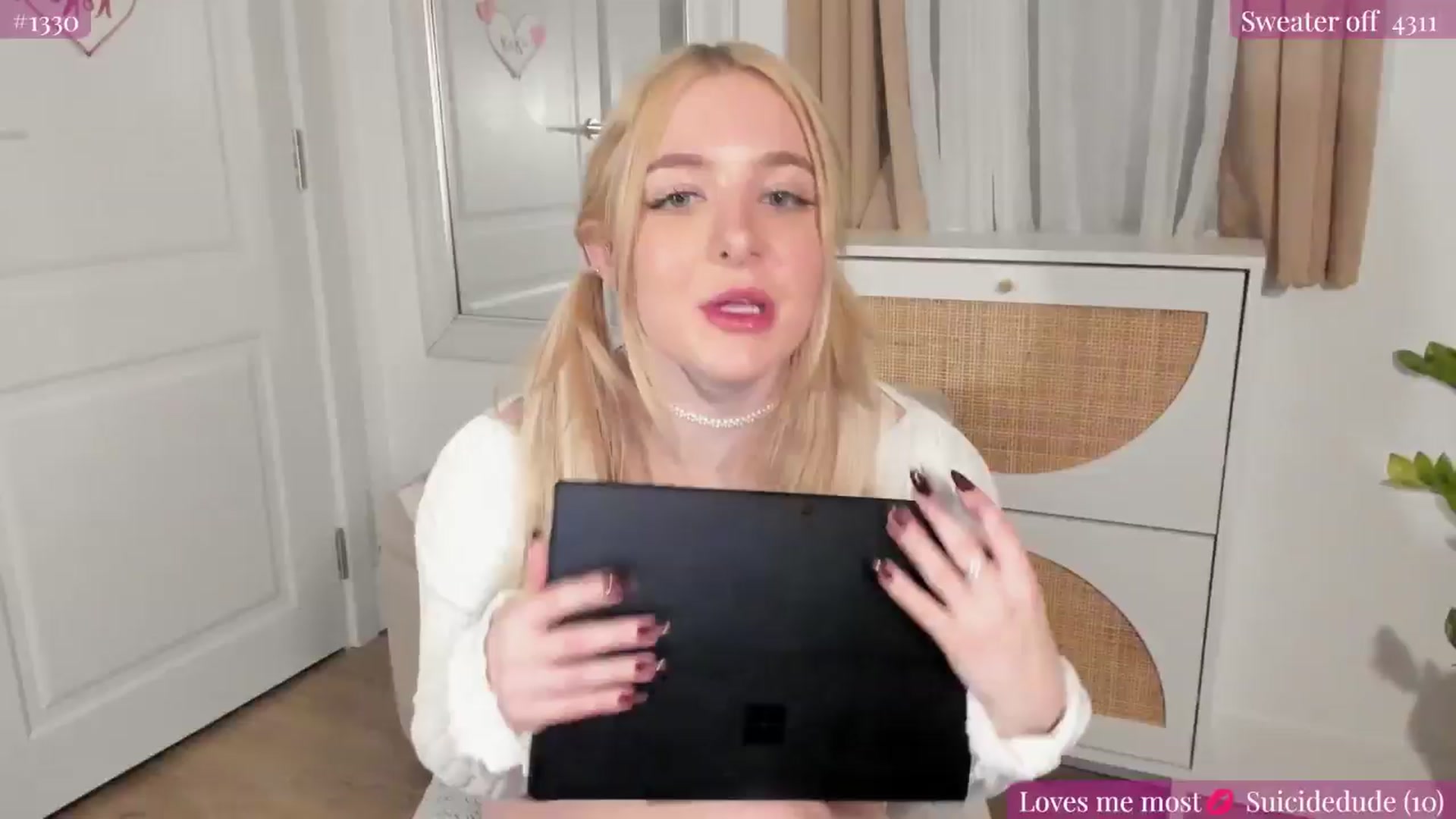 Gallery image thumbnail from NightSky's myfreecams stream on, 02/05/2025, 07:36 image 1 of 20