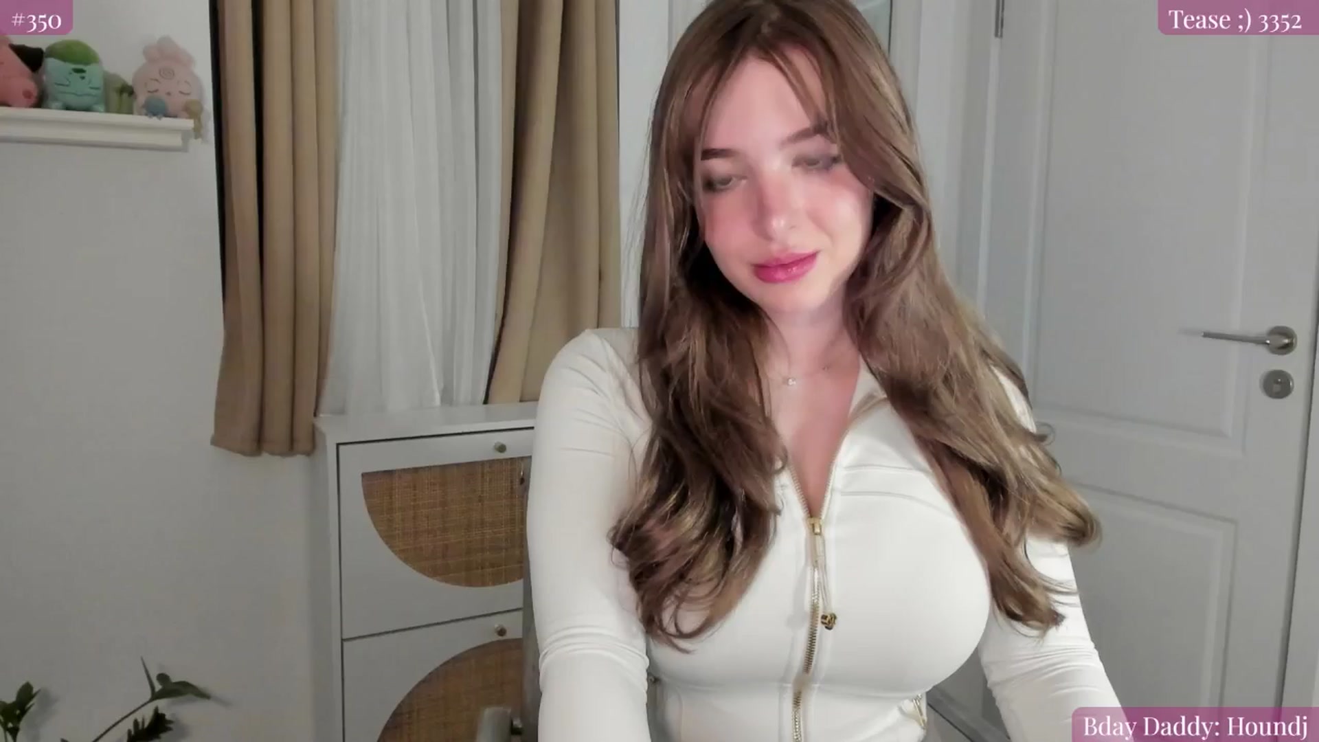 Gallery image thumbnail from NightSky's myfreecams stream on, 05/12/2025, 04:29 image 5 of 20
