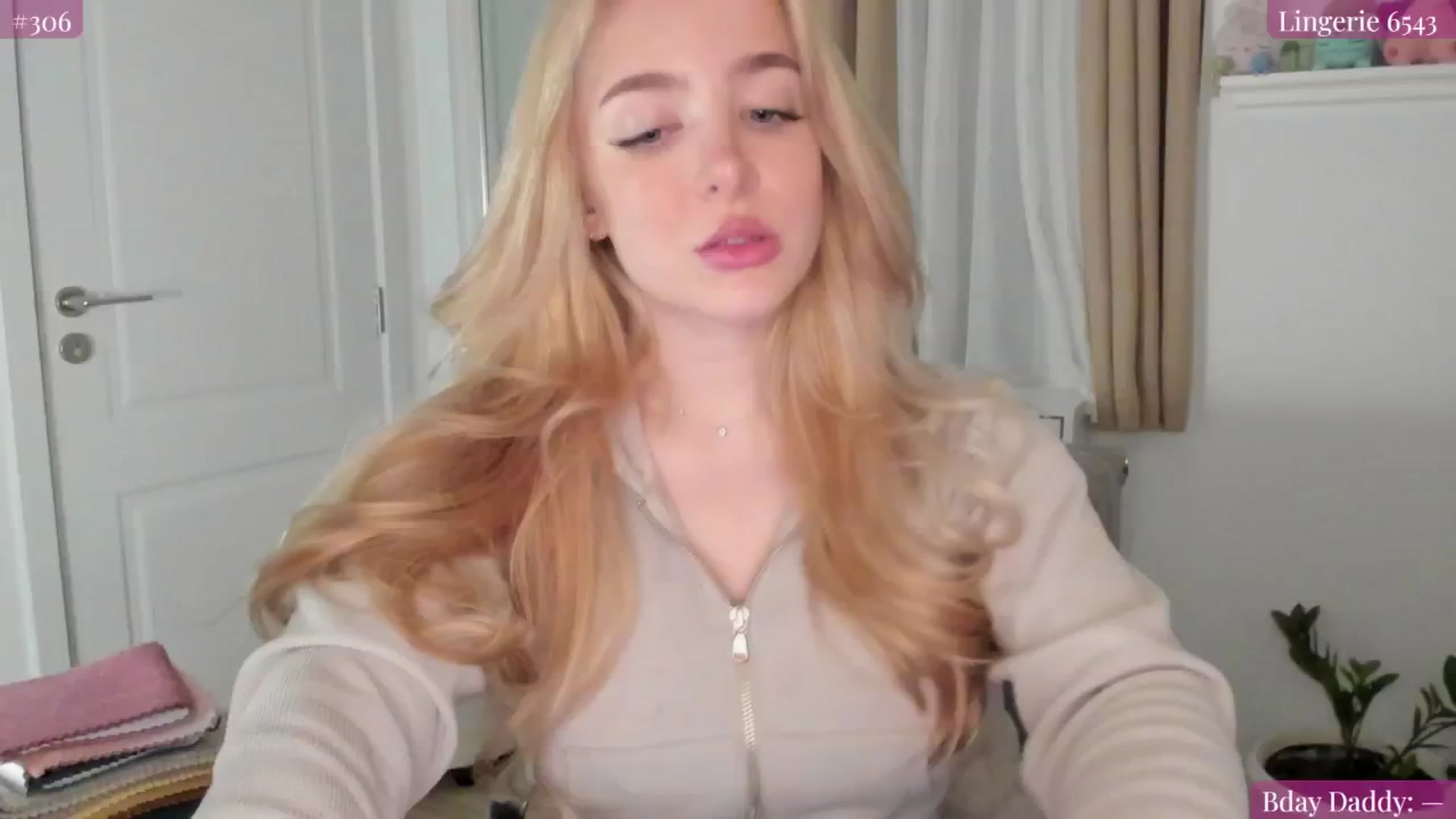 Gallery image thumbnail from NightSky's myfreecams stream on, 05/15/2025, 04:35 image 1 of 20