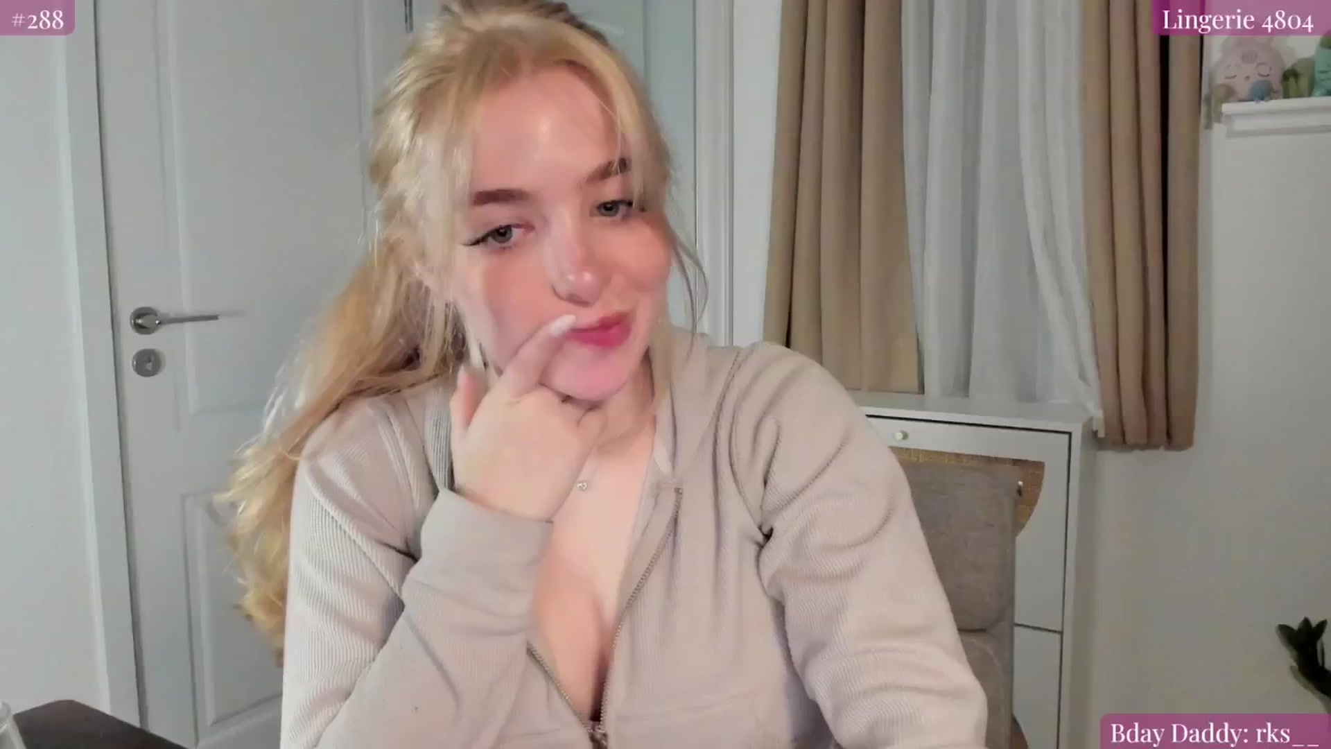 Gallery image thumbnail from NightSky's myfreecams stream on, 05/15/2025, 04:35 image 15 of 20