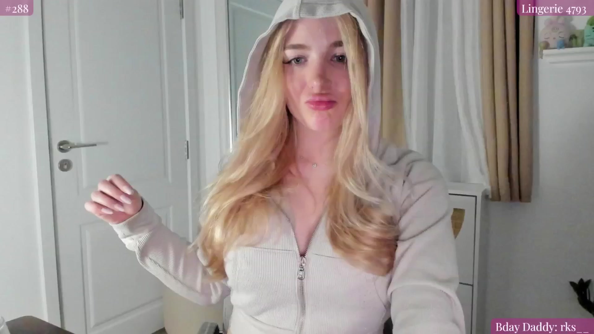 Gallery image thumbnail from NightSky's myfreecams stream on, 05/15/2025, 04:35 image 16 of 20