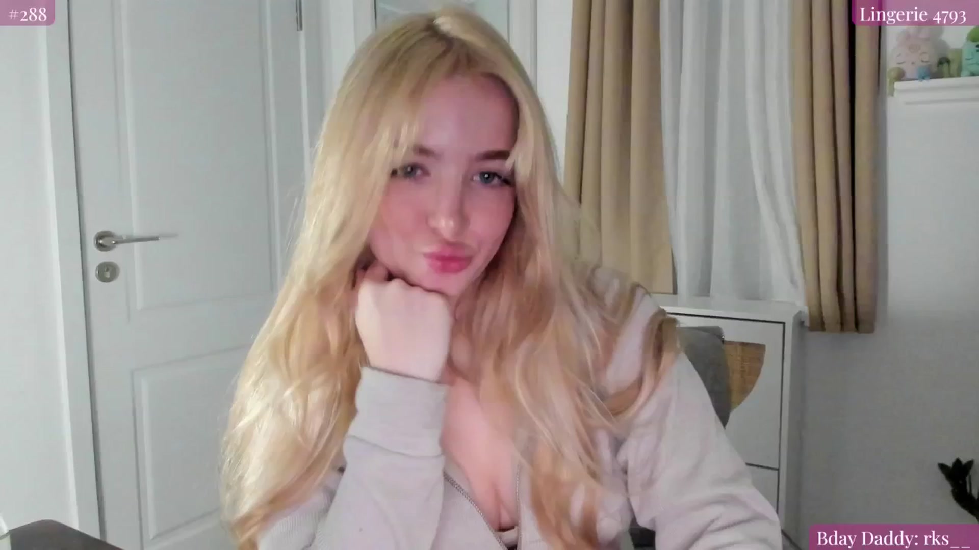 Gallery image thumbnail from NightSky's myfreecams stream on, 05/15/2025, 04:35 image 17 of 20
