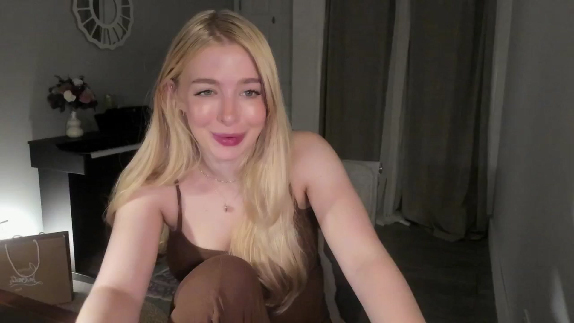 Gallery image thumbnail from NightSky's myfreecams stream on, 07/23/2025, 06:48 image 3 of 20