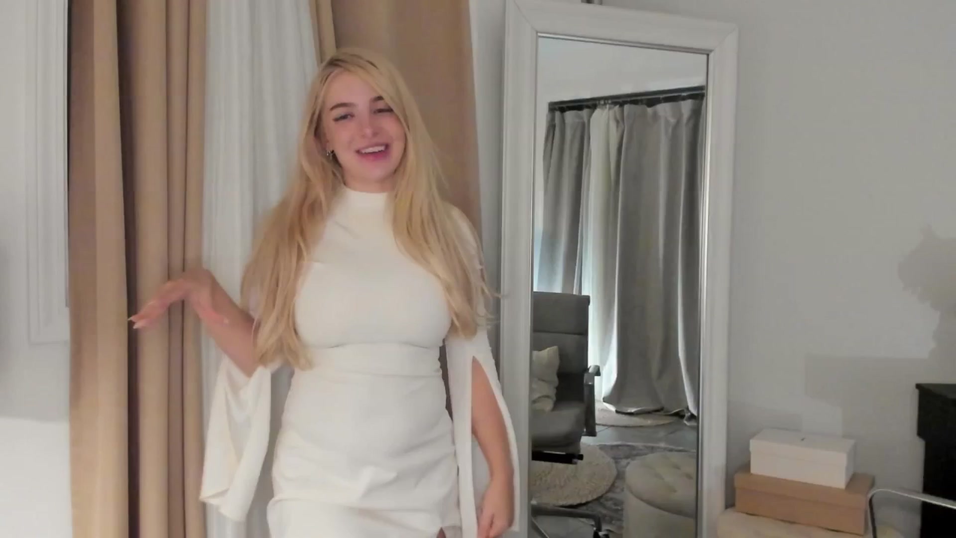 Gallery image thumbnail from NightSky's myfreecams stream on, 08/09/2025, 04:17 image 3 of 20