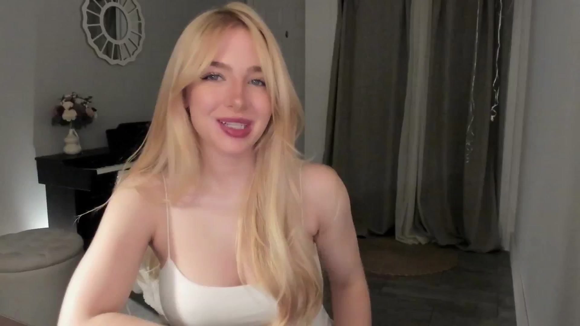 Gallery image thumbnail from NightSky's myfreecams stream on, 09/07/2025, 22:37 image 19 of 20