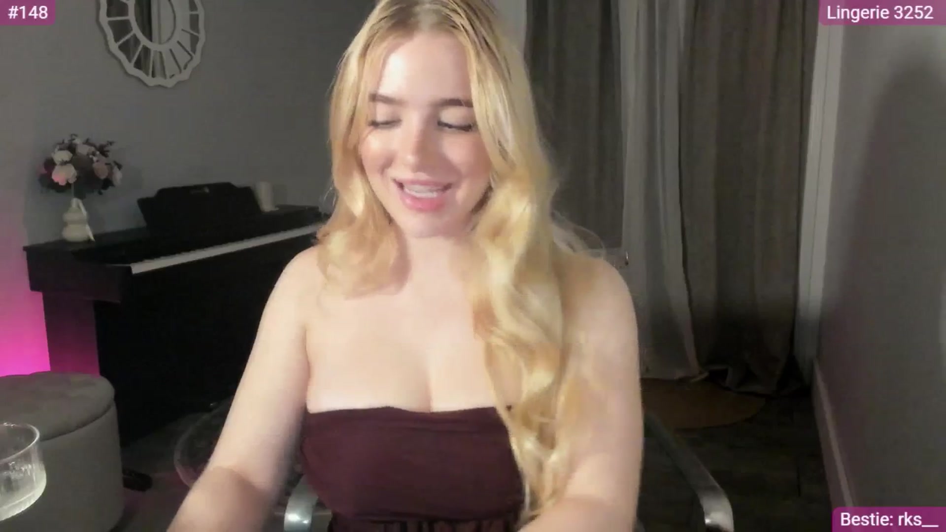 Gallery image thumbnail from NightSky's myfreecams stream on, 10/08/2025, 04:43 image 3 of 20