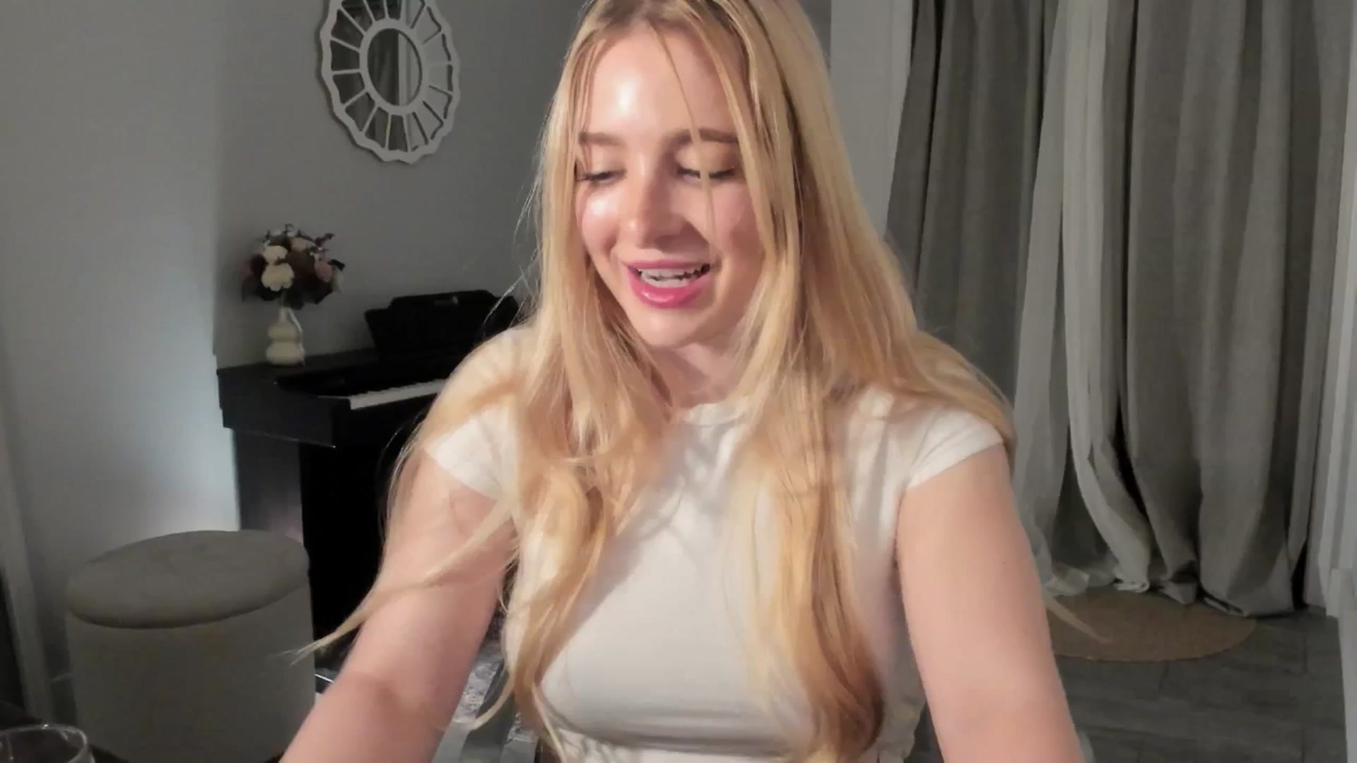 Gallery image thumbnail from NightSky's myfreecams stream on, 10/20/2025, 02:23 image 15 of 20