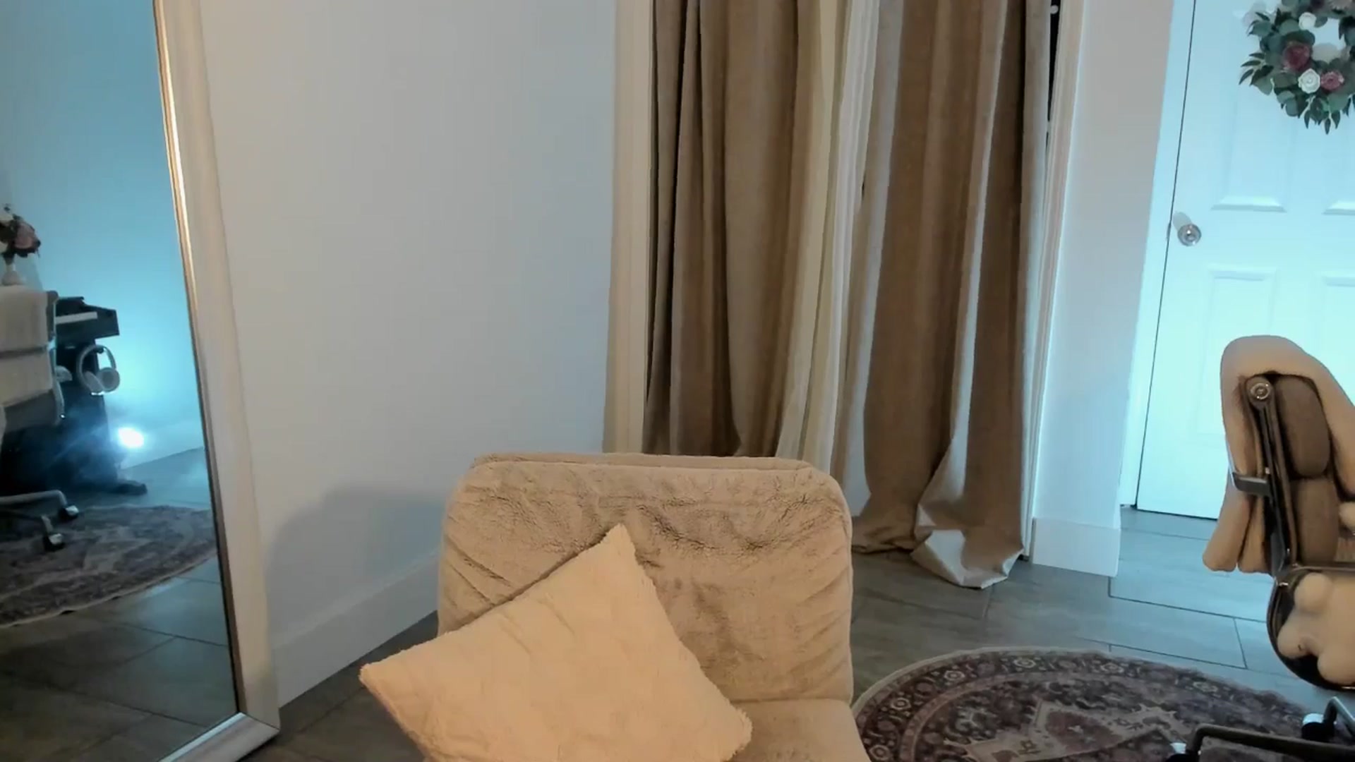 Gallery image thumbnail from NightSky's myfreecams stream on, 01/10/2026, 03:30 image 15 of 20