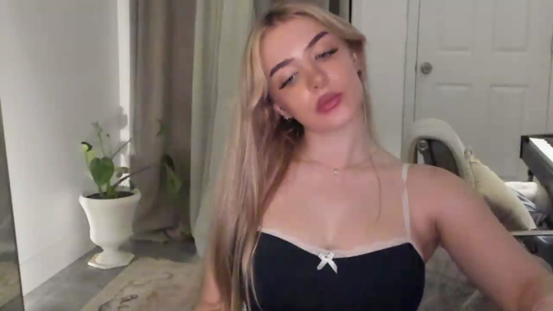 Gallery image thumbnail from NightSky's myfreecams stream on, 09/04/2026, 06:15 image 15 of 20