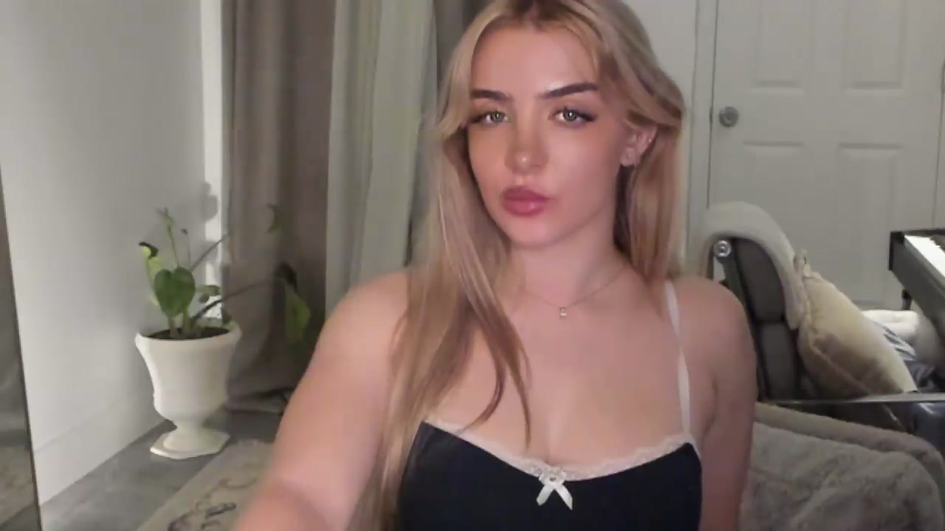 Gallery image thumbnail from NightSky's myfreecams stream on, 09/04/2026, 06:15 image 20 of 20