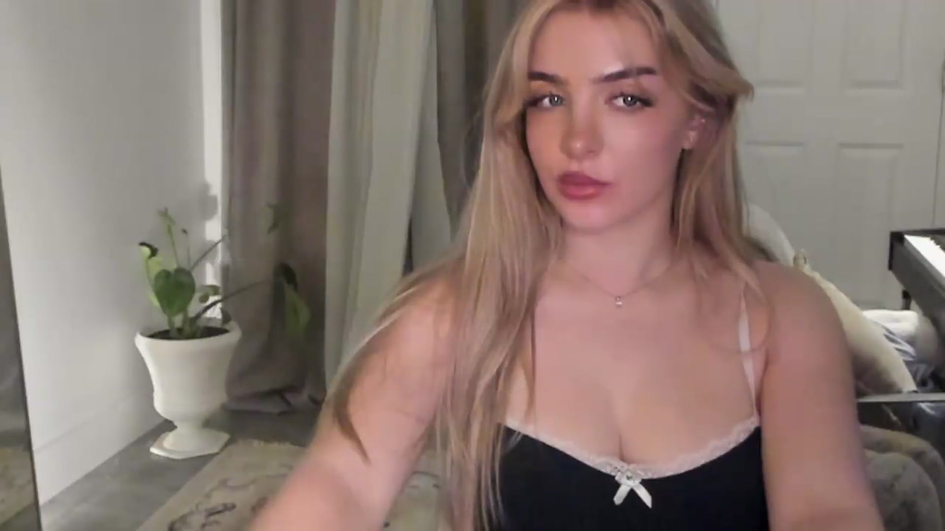 Gallery image thumbnail from NightSky's myfreecams stream on, 09/04/2026, 06:15 image 9 of 20