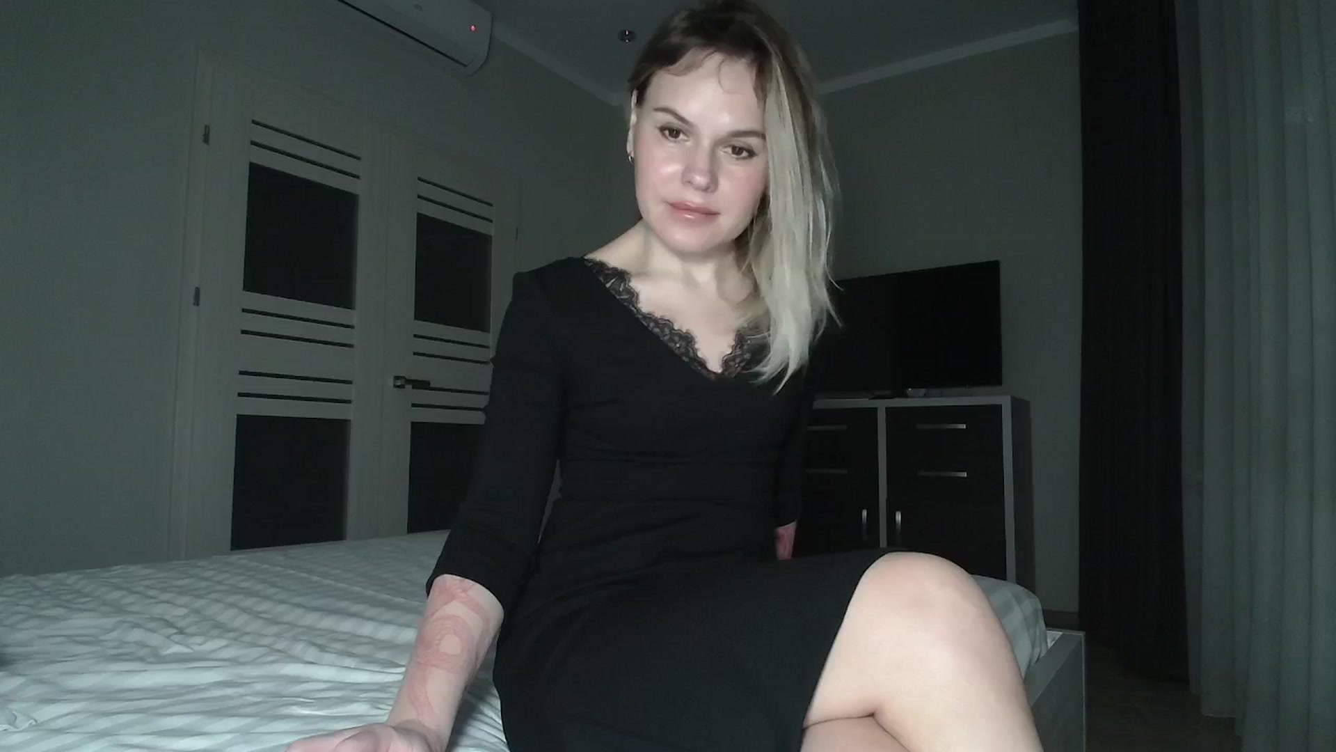 Gallery image thumbnail from Night_vibe6's myfreecams stream on, 03/18/2025, 20:30 image 4 of 20
