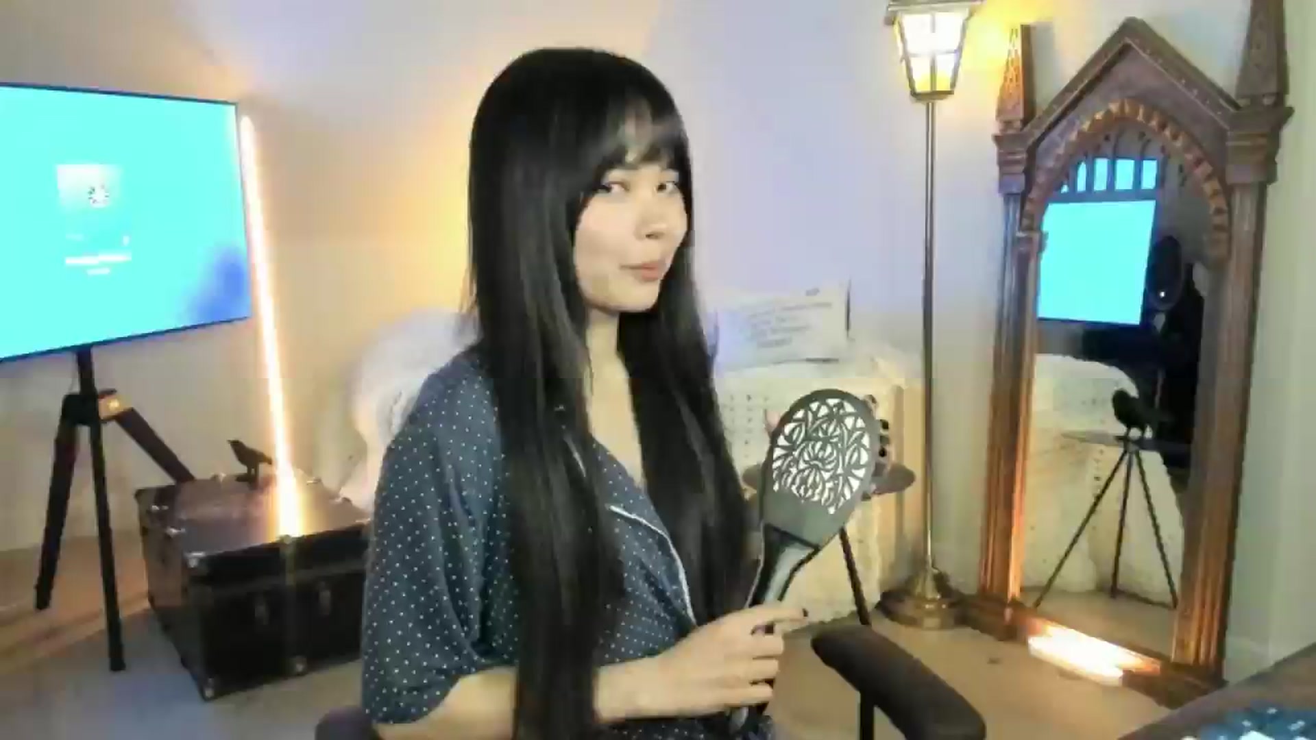 Gallery image thumbnail from Nightmiora's myfreecams stream on, 01/06/2026, 05:17 image 10 of 20