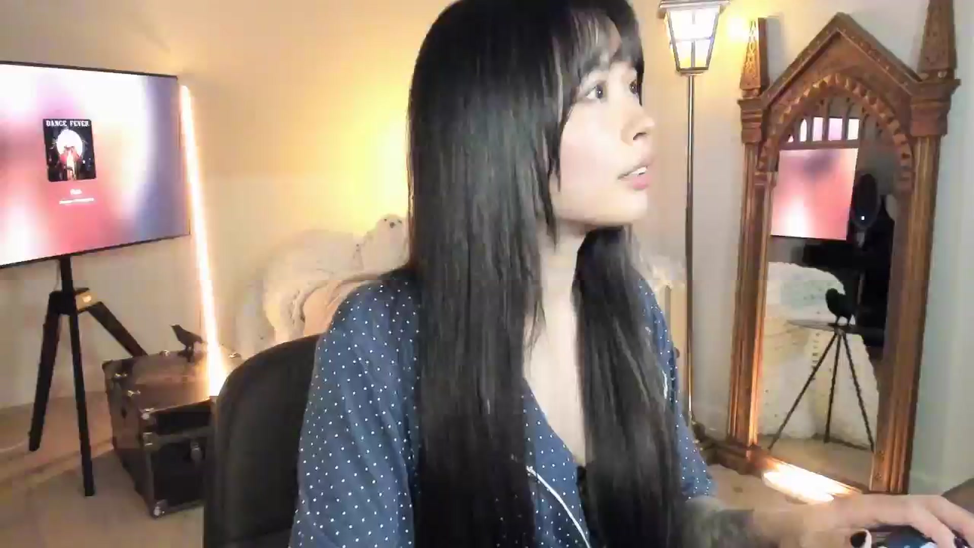 Gallery image thumbnail from Nightmiora's myfreecams stream on, 01/06/2026, 05:17 image 8 of 20