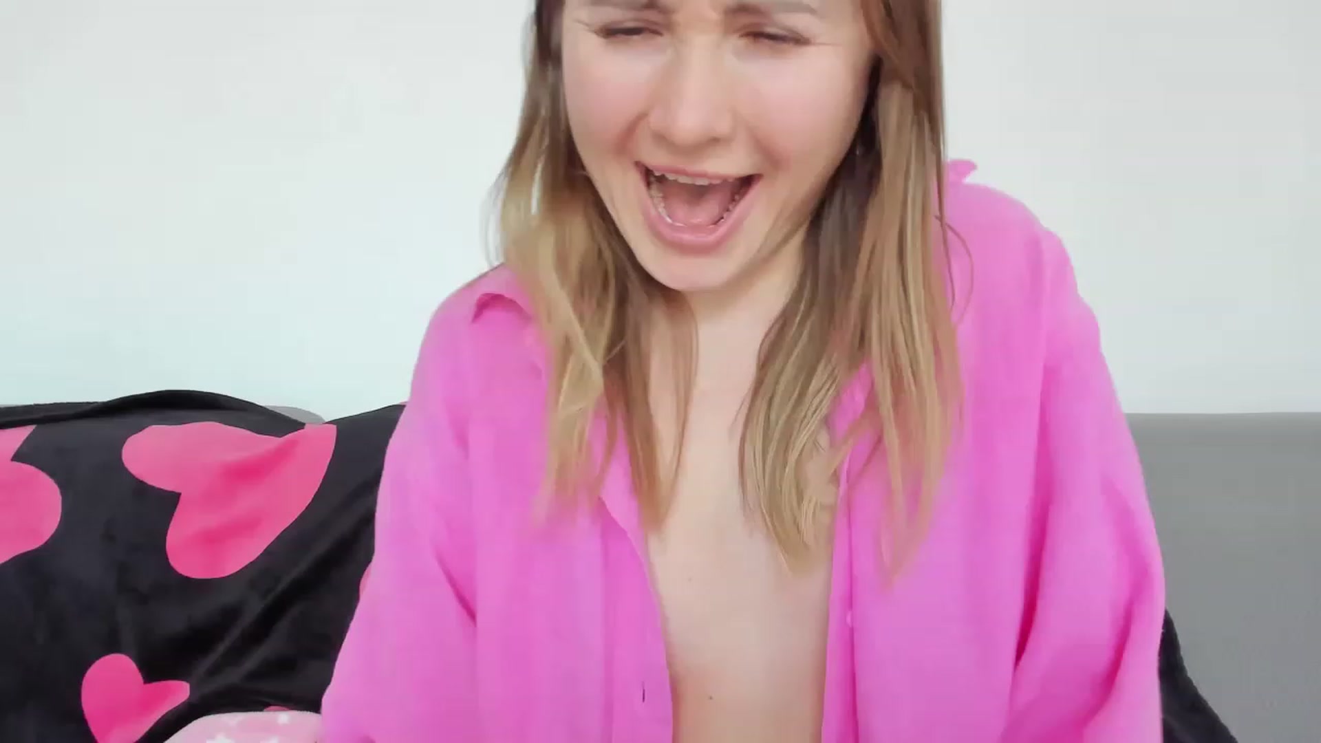 Gallery image thumbnail from NikaJohnson2's myfreecams stream on, 03/07/2023, 12:13 image 12 of 20
