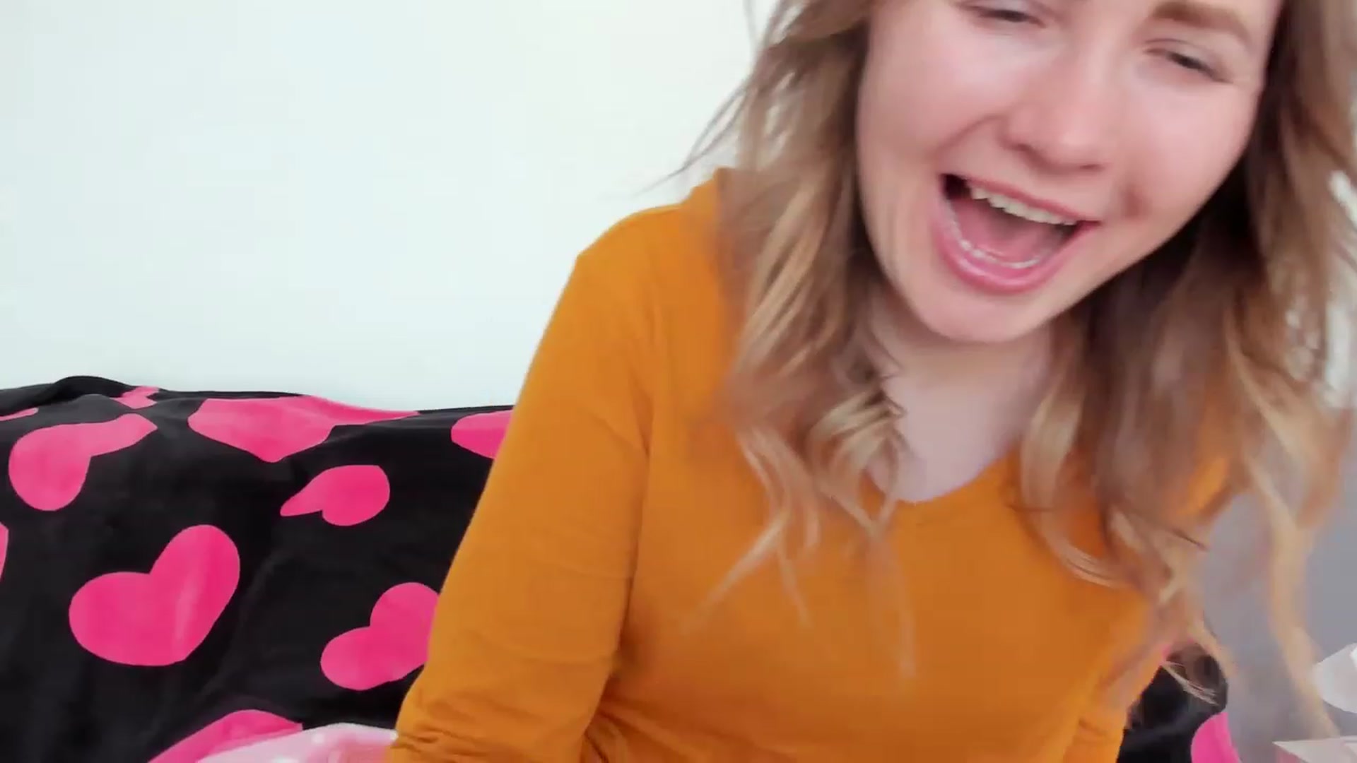 Gallery image thumbnail from NikaJohnson2's myfreecams stream on, 03/30/2023, 09:41 image 18 of 20