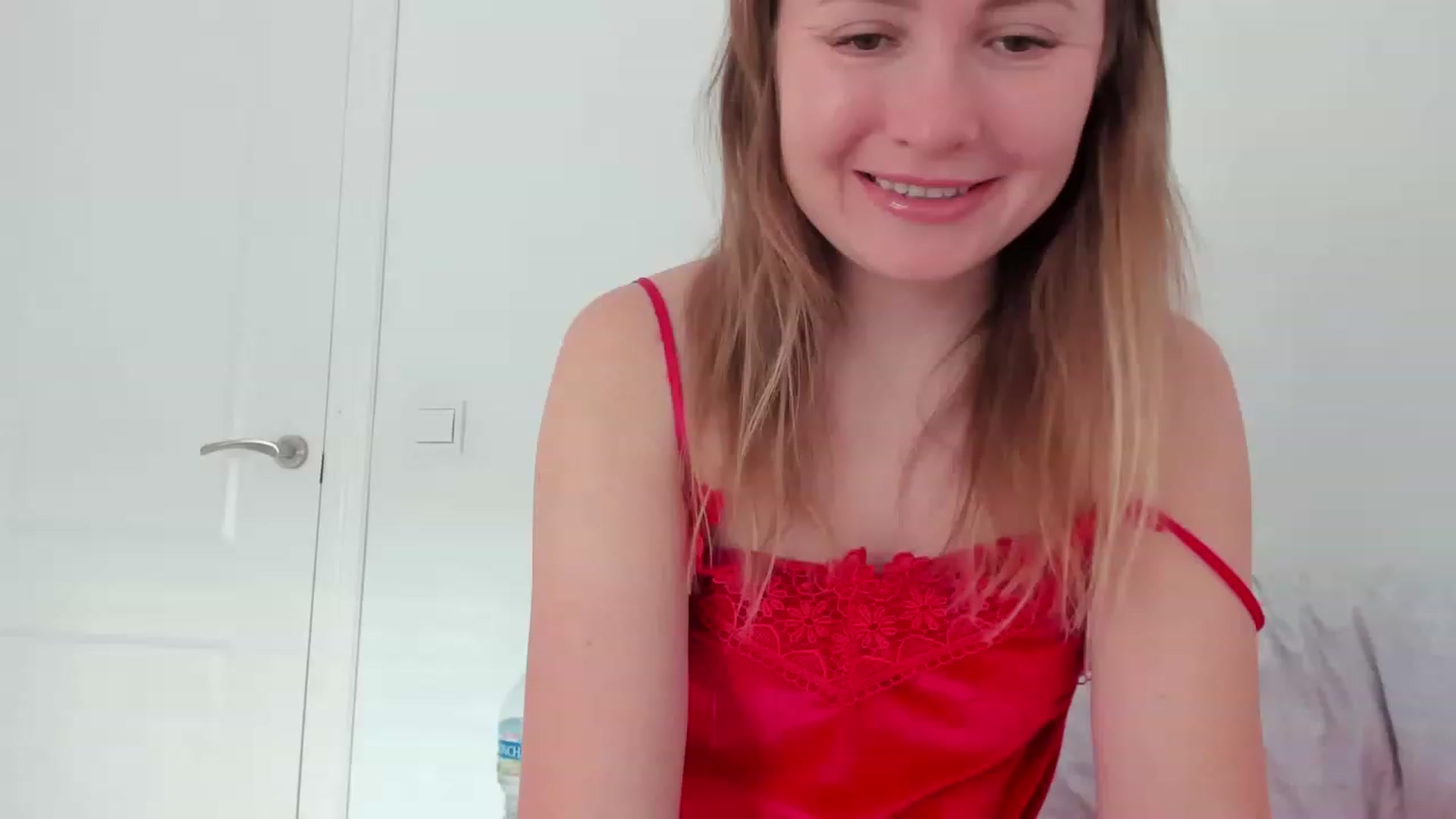 Gallery image thumbnail from NikaJohnson2's myfreecams stream on, 04/18/2023, 07:20 image 2 of 20