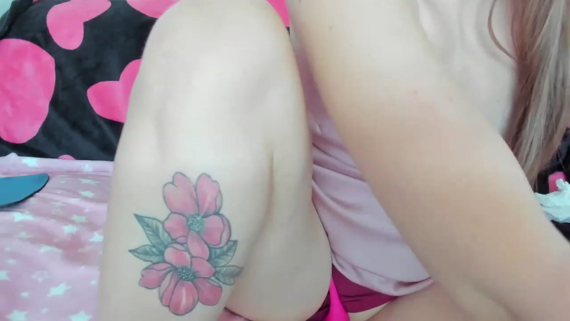 Gallery image thumbnail from NikaJohnson2's myfreecams stream on, 04/22/2023, 13:11 image 11 of 20