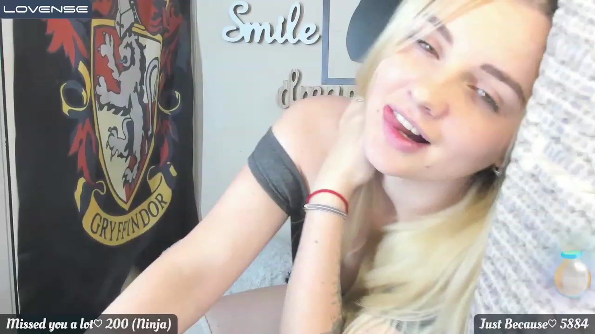 Gallery image thumbnail from Nika_Cakes's myfreecams stream on, 11/28/2022, 19:34 image 9 of 20