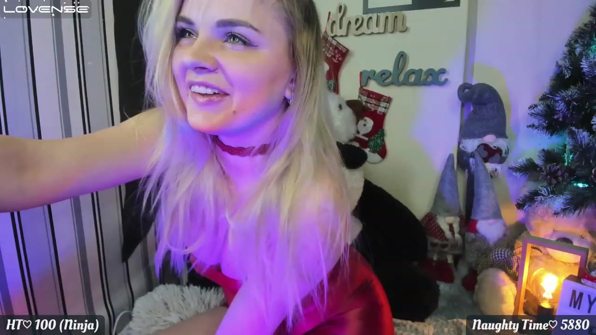 Gallery image thumbnail from Nika_Cakes's myfreecams stream on, 12/07/2022, 23:03 image 13 of 20