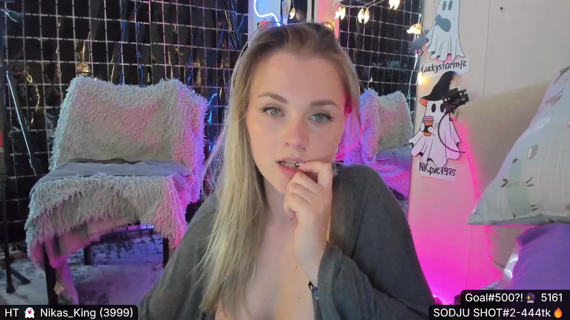 Gallery image thumbnail from Nika_Kitten's myfreecams stream on, 10/17/2024, 20:52 image 18 of 20
