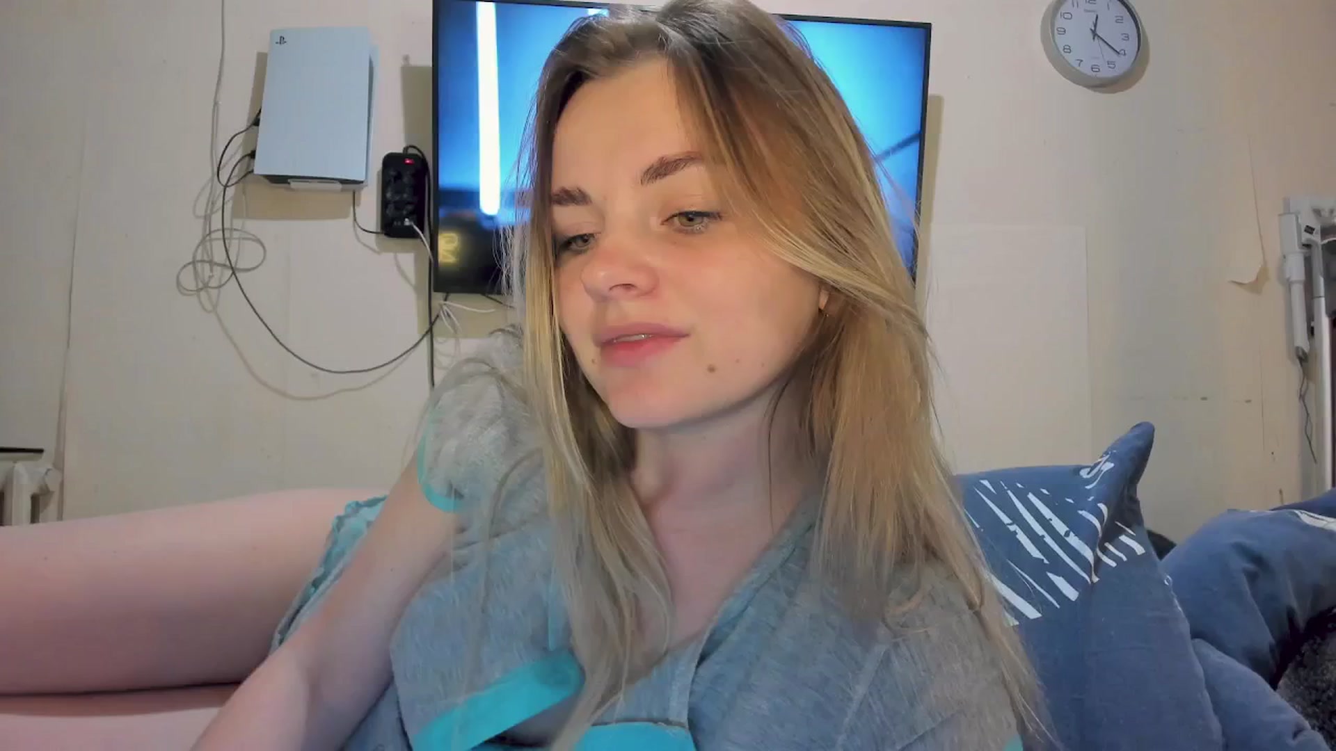 Gallery image thumbnail from Nika_Kitten's myfreecams stream on, 10/30/2024, 10:29 image 14 of 20