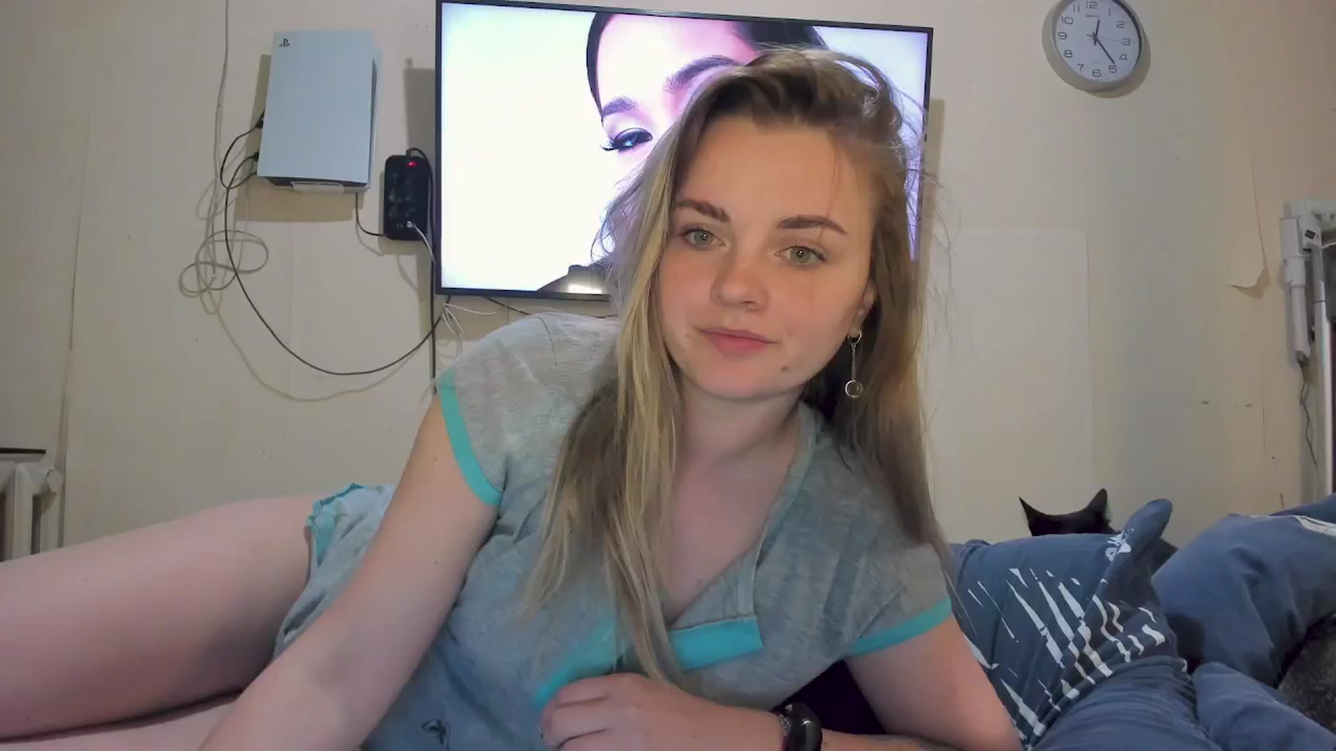 Gallery image thumbnail from Nika_Kitten's myfreecams stream on, 10/30/2024, 10:29 image 18 of 20