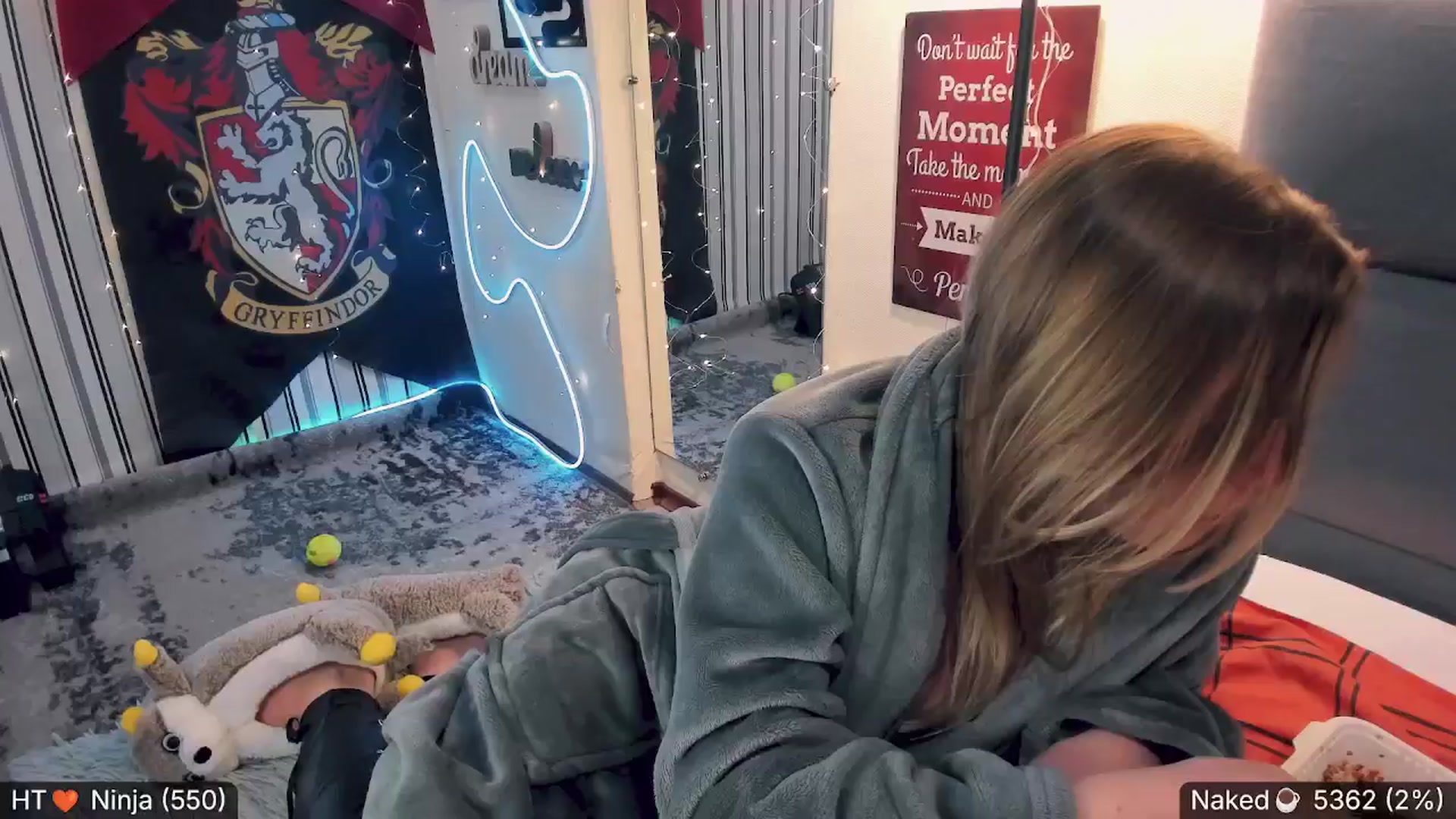 Gallery image thumbnail from Nika_Kitten's myfreecams stream on, 11/18/2024, 17:54 image 12 of 20