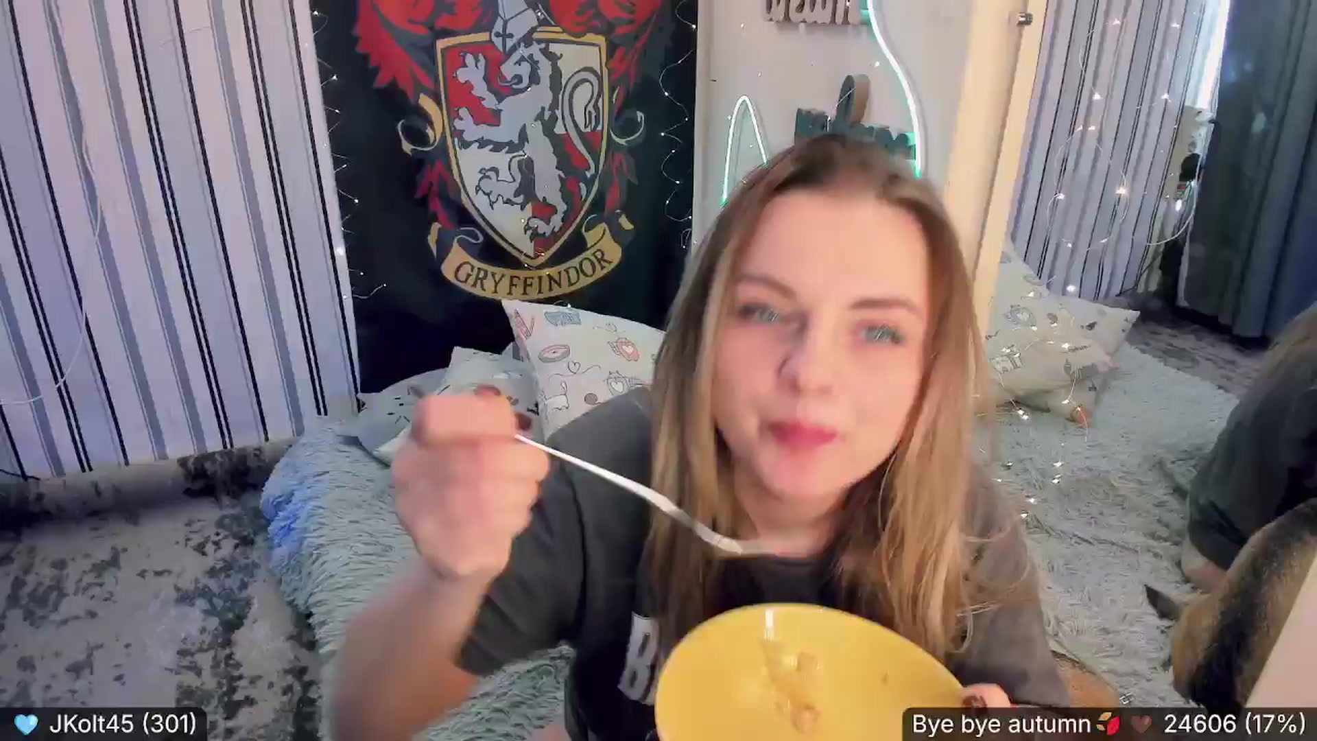 Gallery image thumbnail from Nika_Kitten's myfreecams stream on, 11/30/2024, 18:33 image 14 of 20