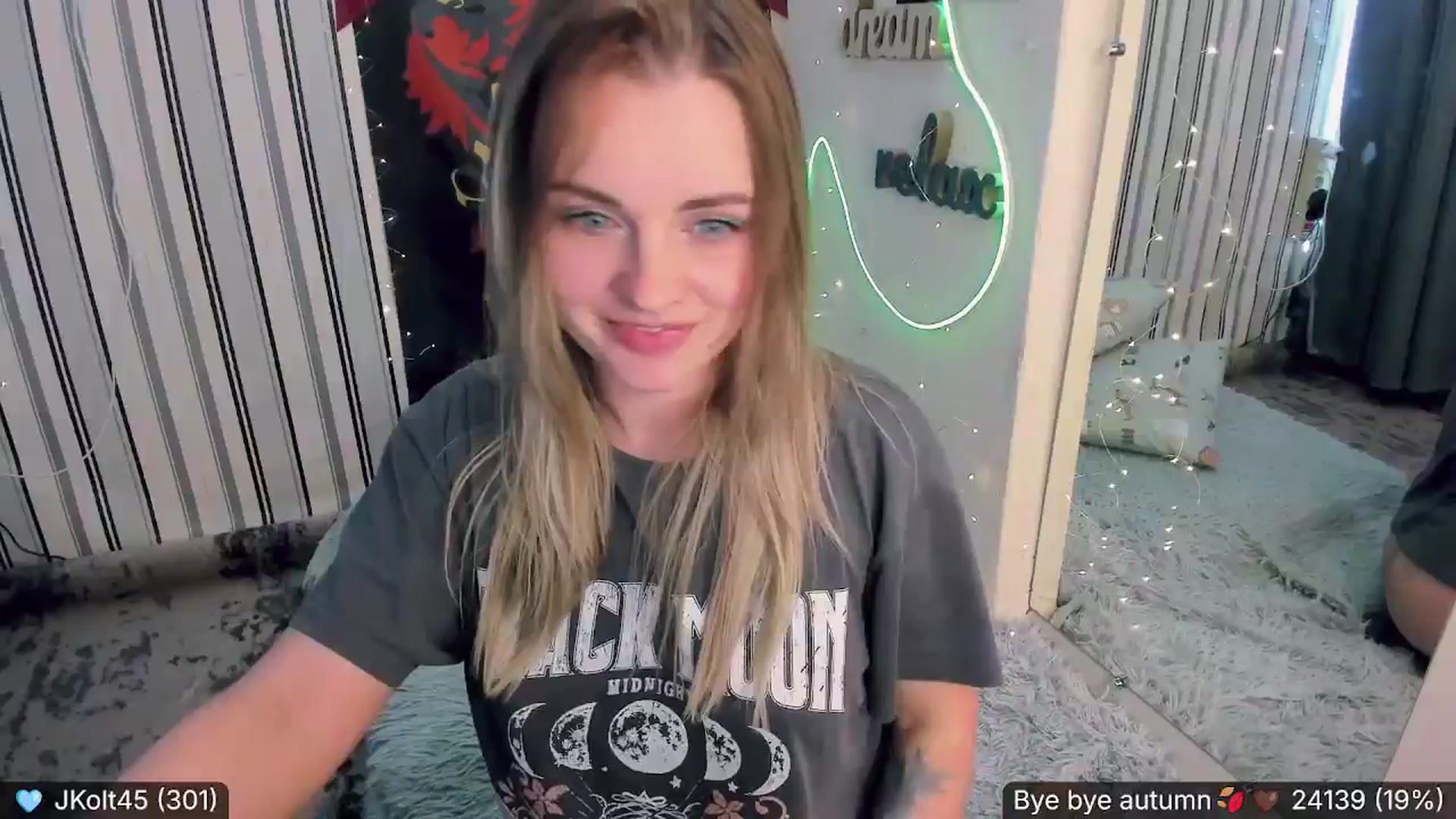 Gallery image thumbnail from Nika_Kitten's myfreecams stream on, 11/30/2024, 18:33 image 17 of 20