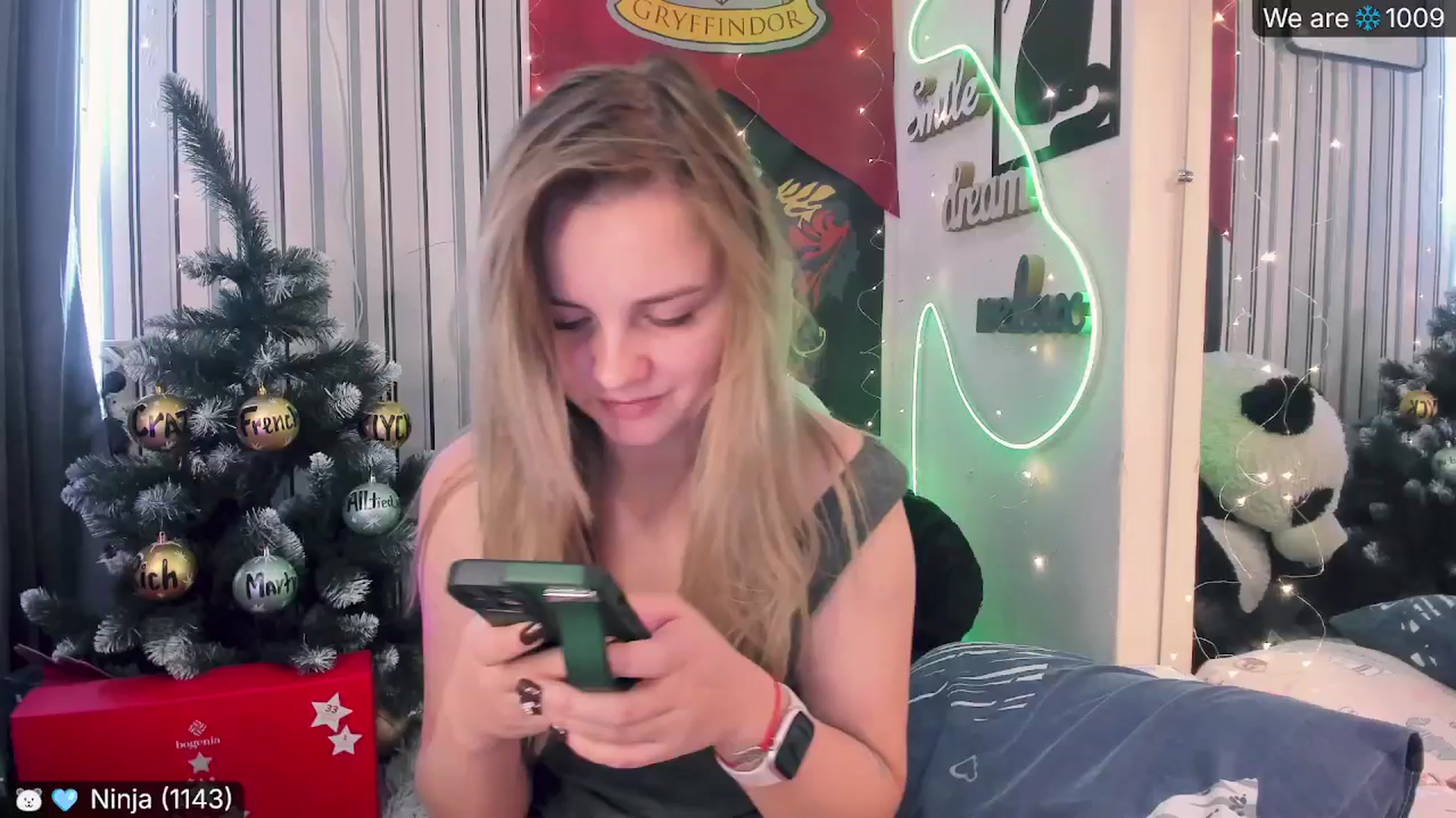 Gallery image thumbnail from Nika_Kitten's myfreecams stream on, 12/04/2024, 15:13 image 15 of 20