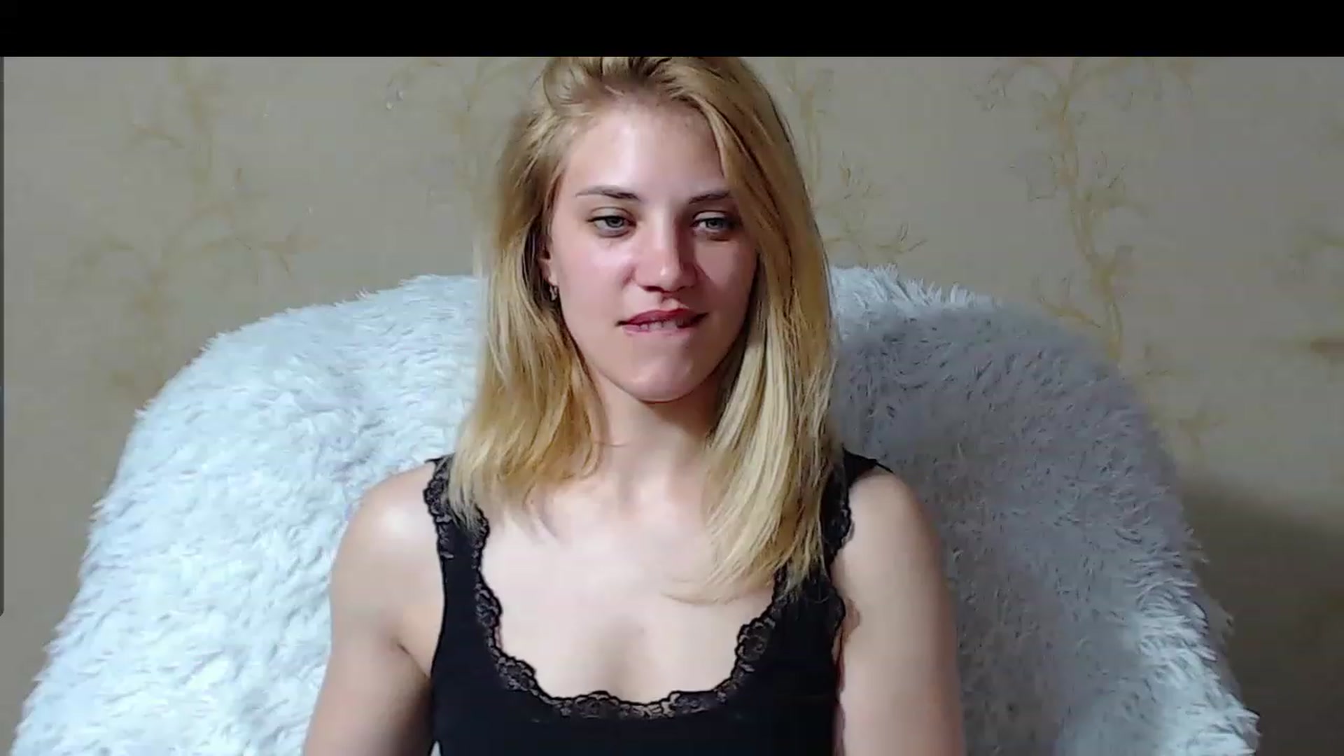 Gallery image thumbnail from Nika_gold1's myfreecams stream on, 05/05/2023, 15:09 image 6 of 20