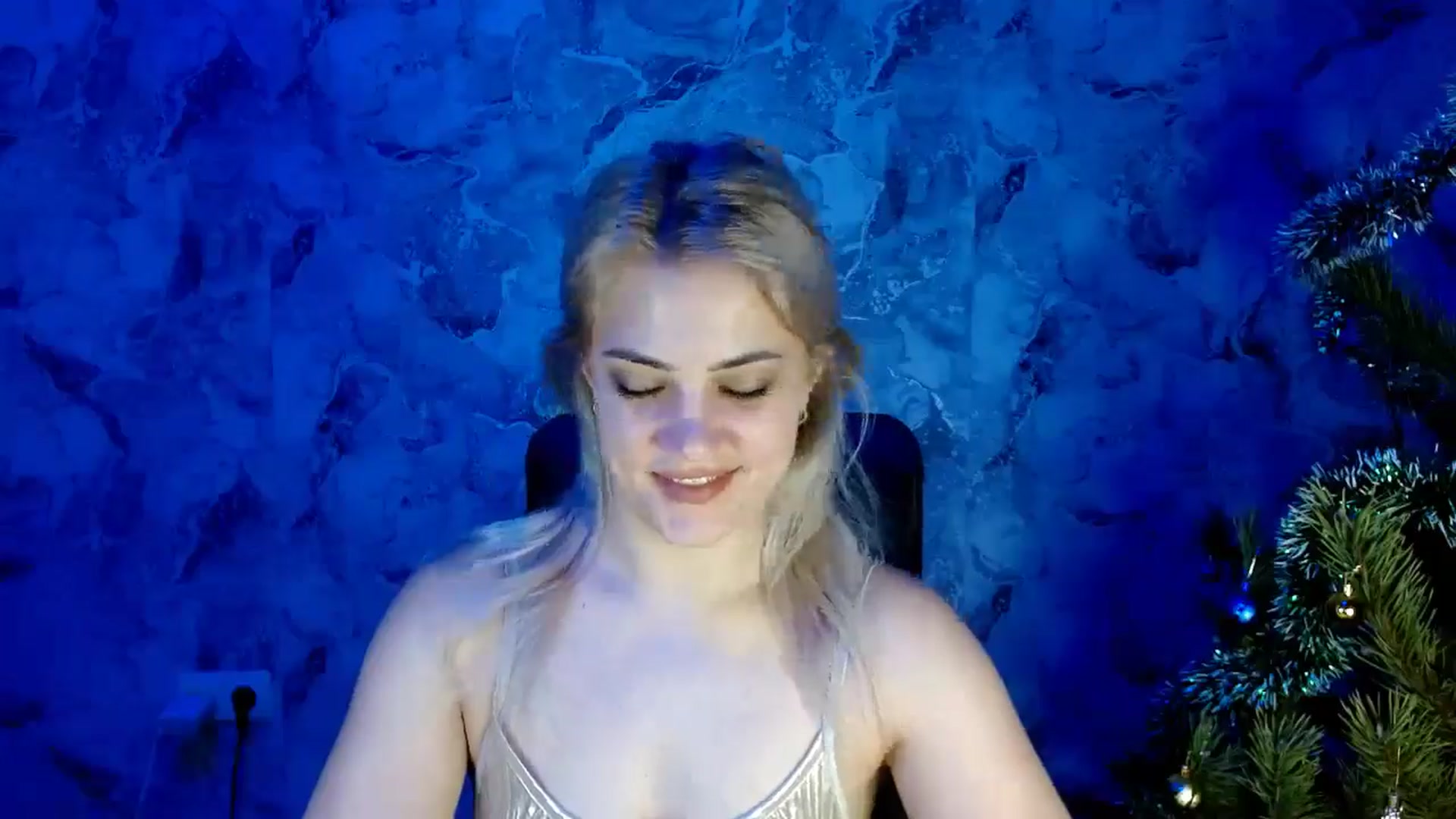 Gallery image thumbnail from Nika_gold1's myfreecams stream on, 12/30/2024, 16:30 image 15 of 20