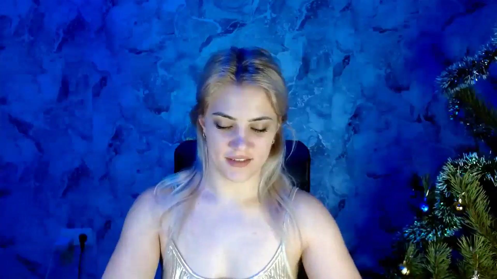 Gallery image thumbnail from Nika_gold1's myfreecams stream on, 12/30/2024, 16:30 image 5 of 20