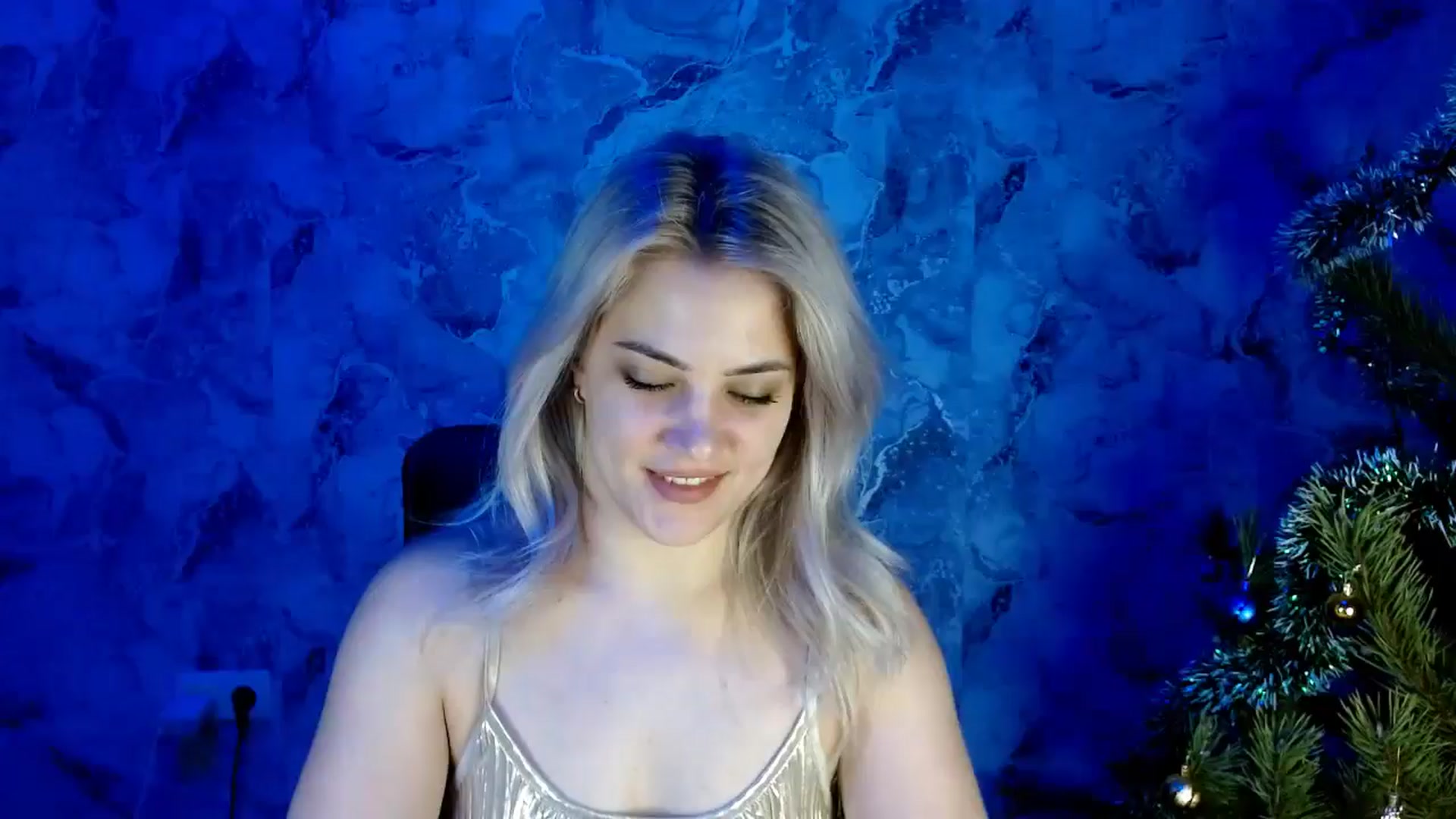 Gallery image thumbnail from Nika_gold1's myfreecams stream on, 12/30/2024, 16:30 image 1 of 20