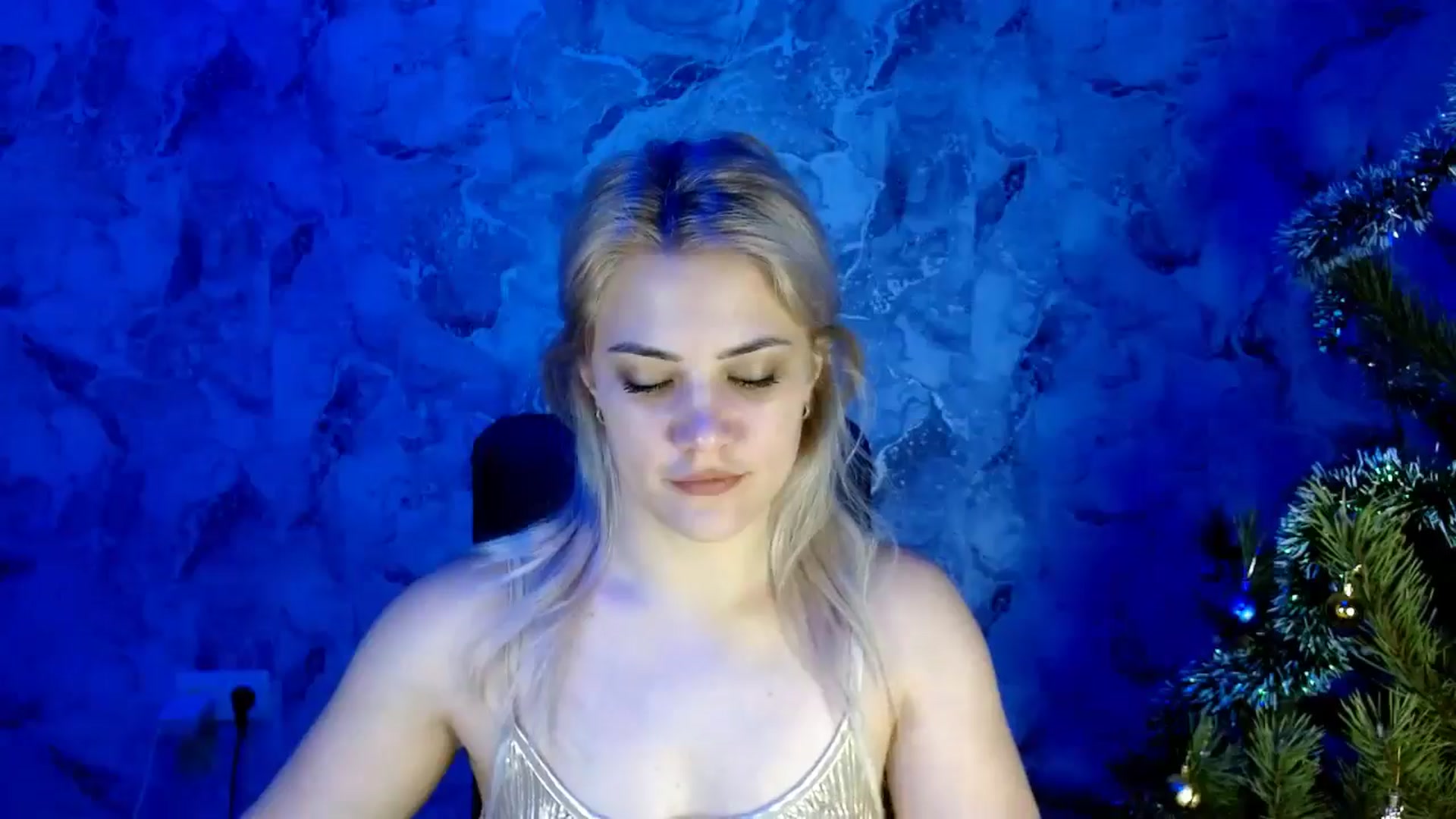 Gallery image thumbnail from Nika_gold1's myfreecams stream on, 12/30/2024, 16:30 image 19 of 20