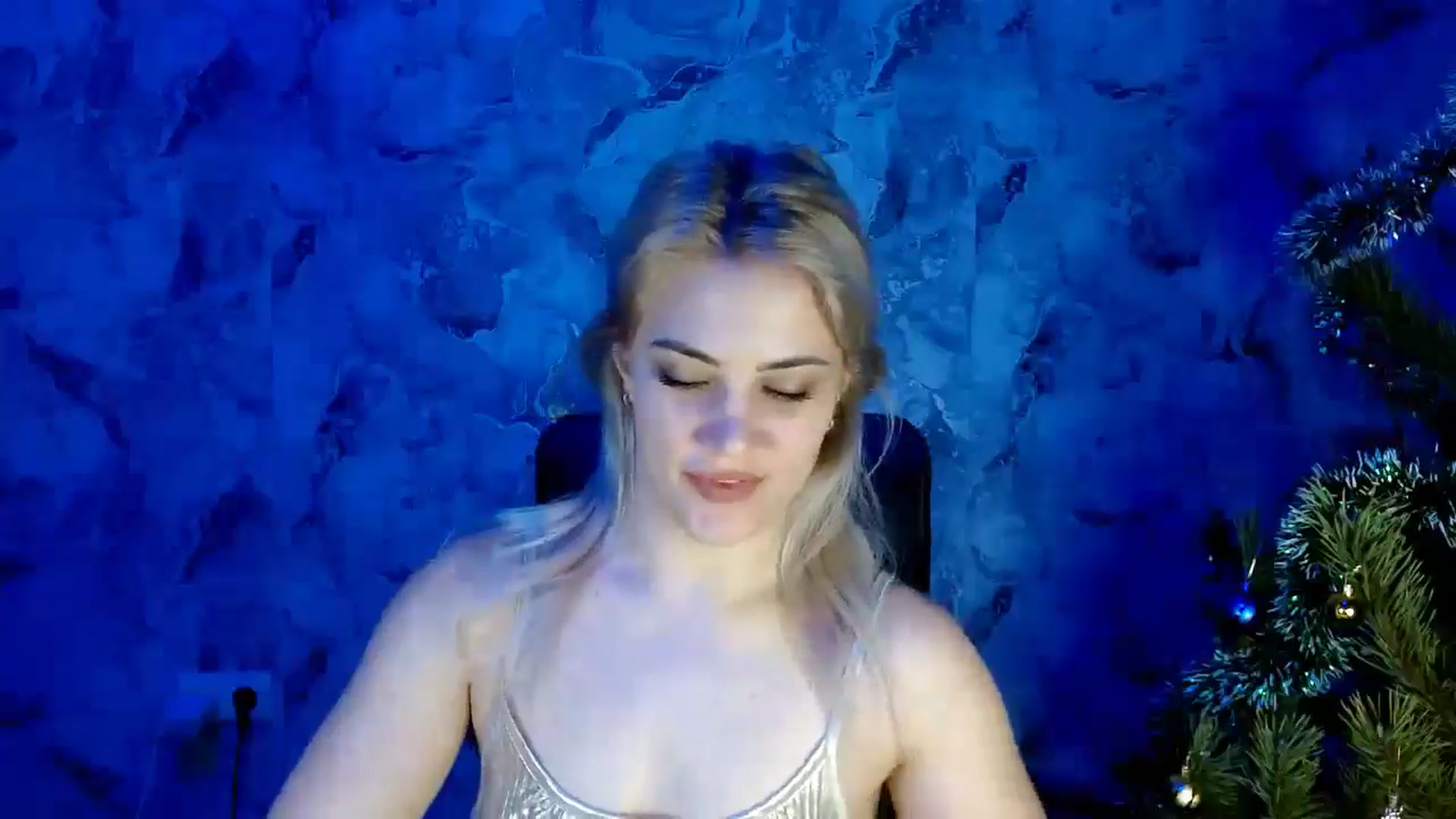 Gallery image thumbnail from Nika_gold1's myfreecams stream on, 12/30/2024, 16:30 image 12 of 20
