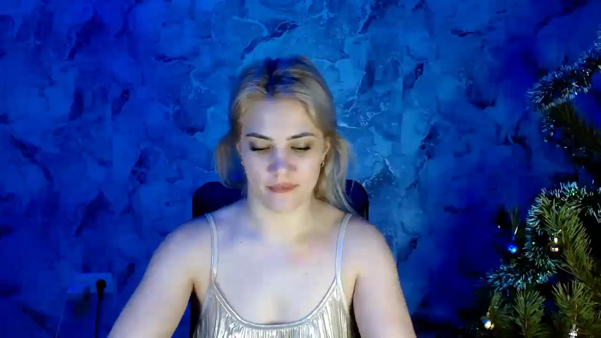 Gallery image thumbnail from Nika_gold1's myfreecams stream on, 12/30/2024, 17:26 image 5 of 20