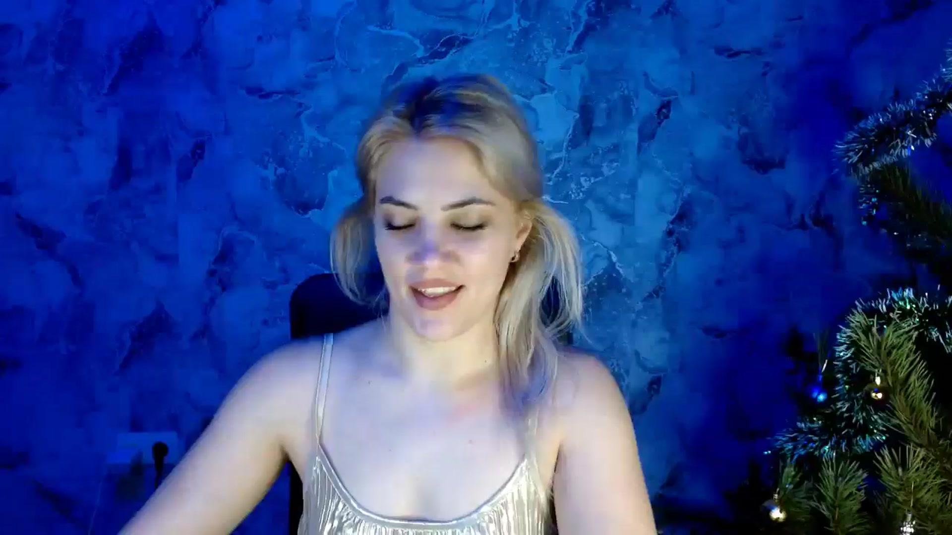 Gallery image thumbnail from Nika_gold1's myfreecams stream on, 12/30/2024, 17:26 image 15 of 20