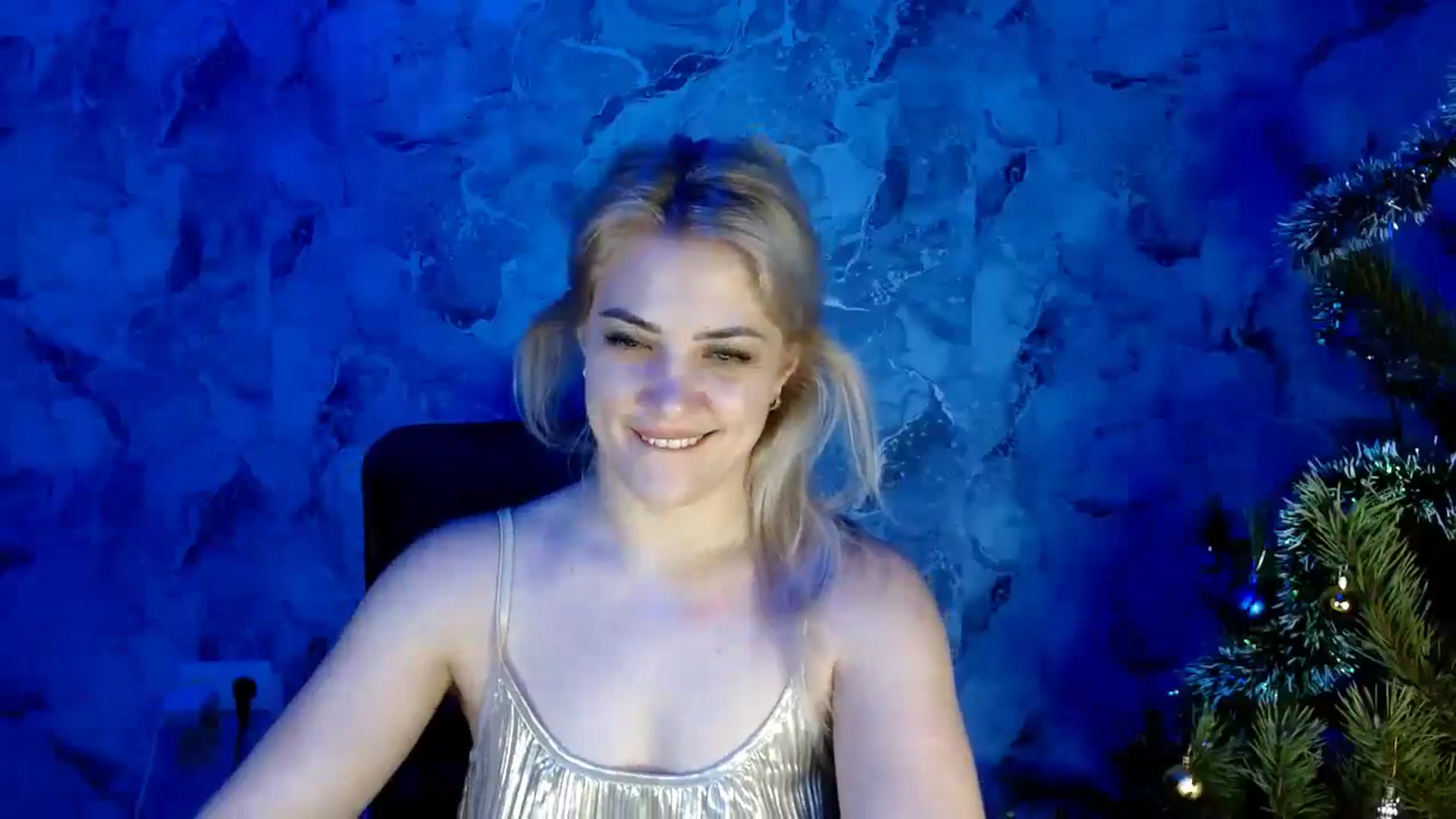Gallery image thumbnail from Nika_gold1's myfreecams stream on, 12/30/2024, 17:26 image 17 of 20