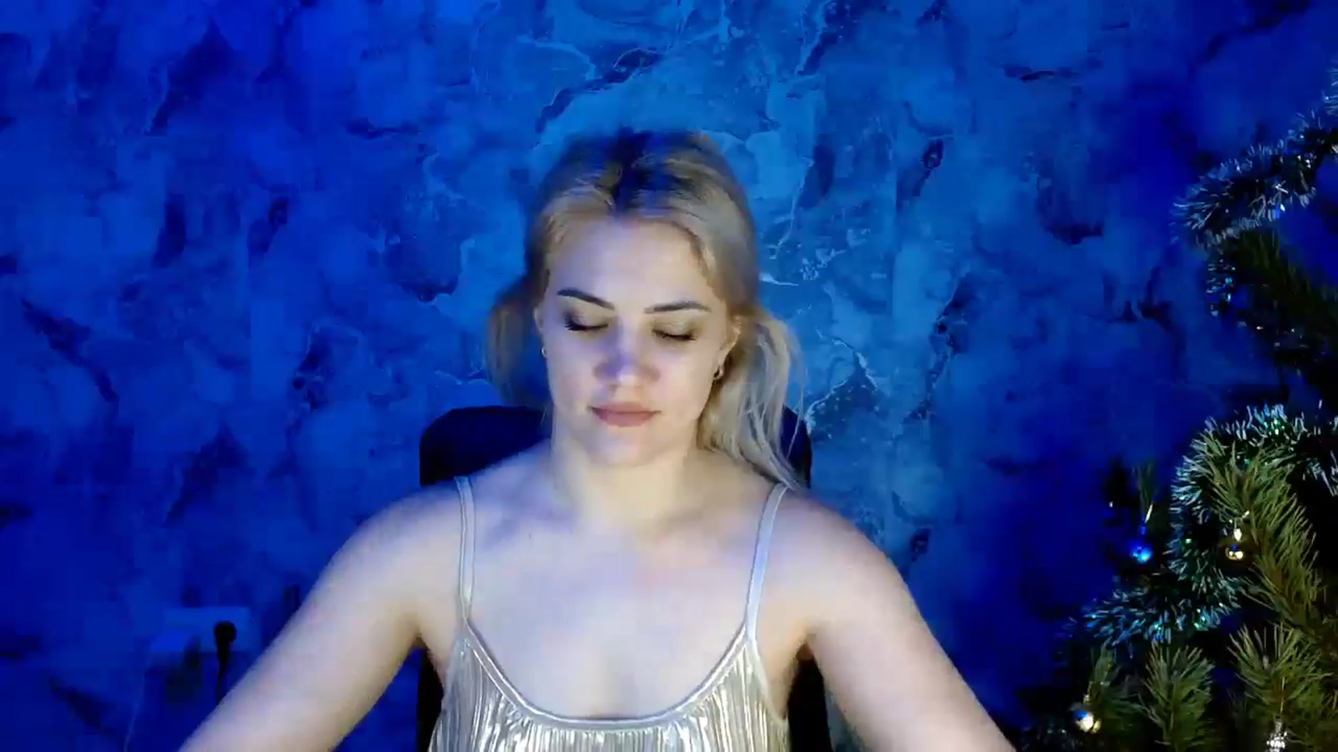 Gallery image thumbnail from Nika_gold1's myfreecams stream on, 12/30/2024, 17:26 image 3 of 20
