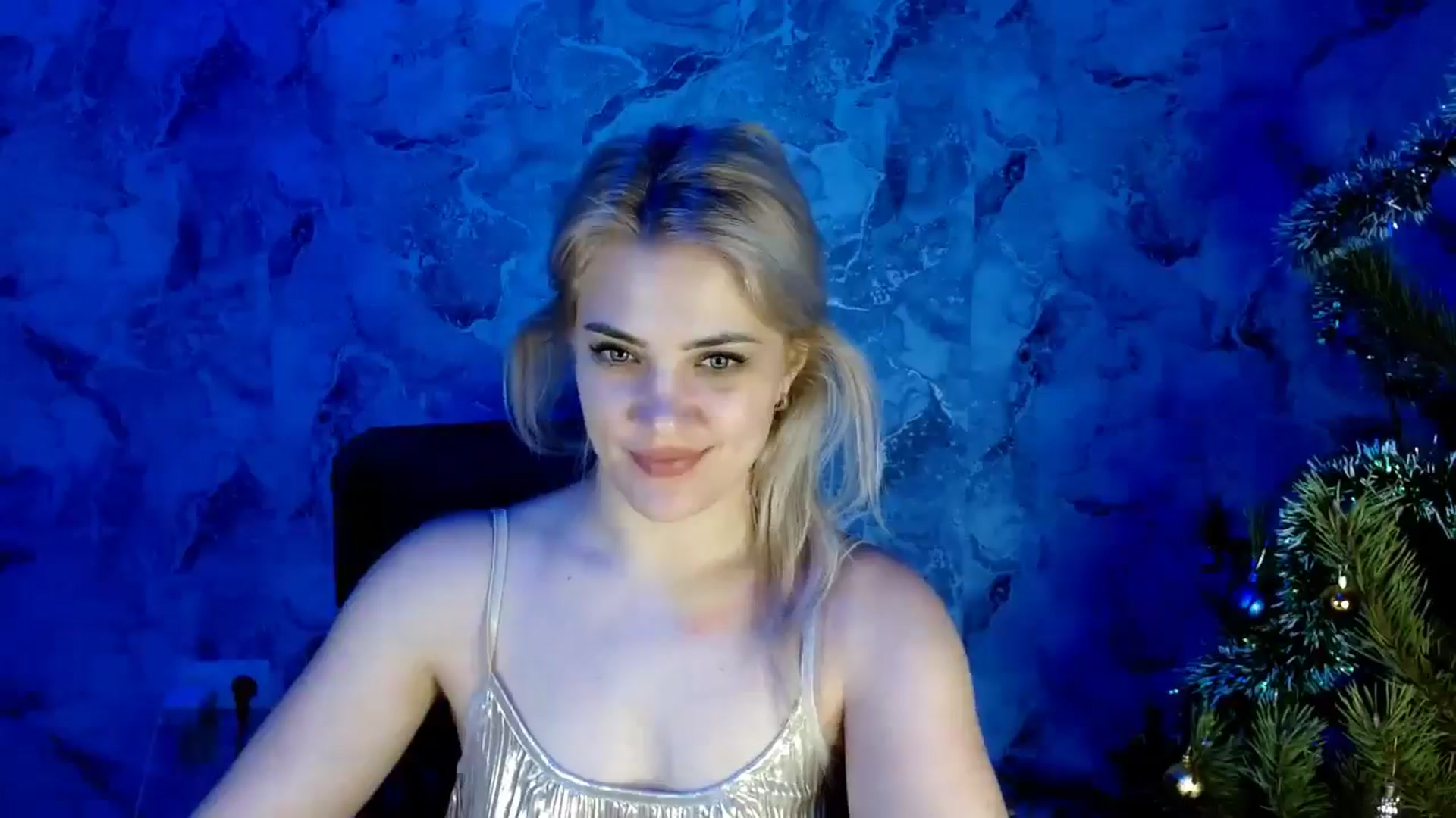 Gallery image thumbnail from Nika_gold1's myfreecams stream on, 12/30/2024, 17:26 image 12 of 20