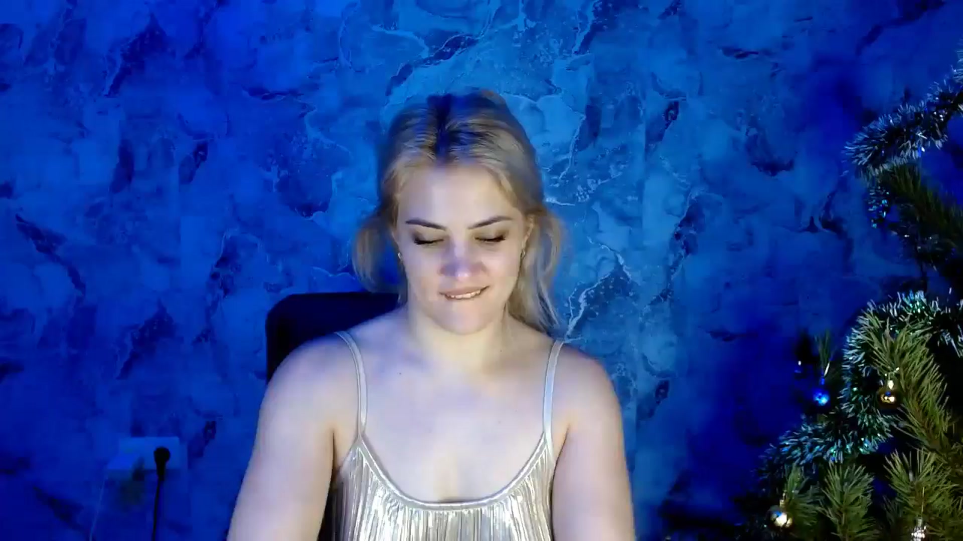 Gallery image thumbnail from Nika_gold1's myfreecams stream on, 12/30/2024, 17:26 image 1 of 20