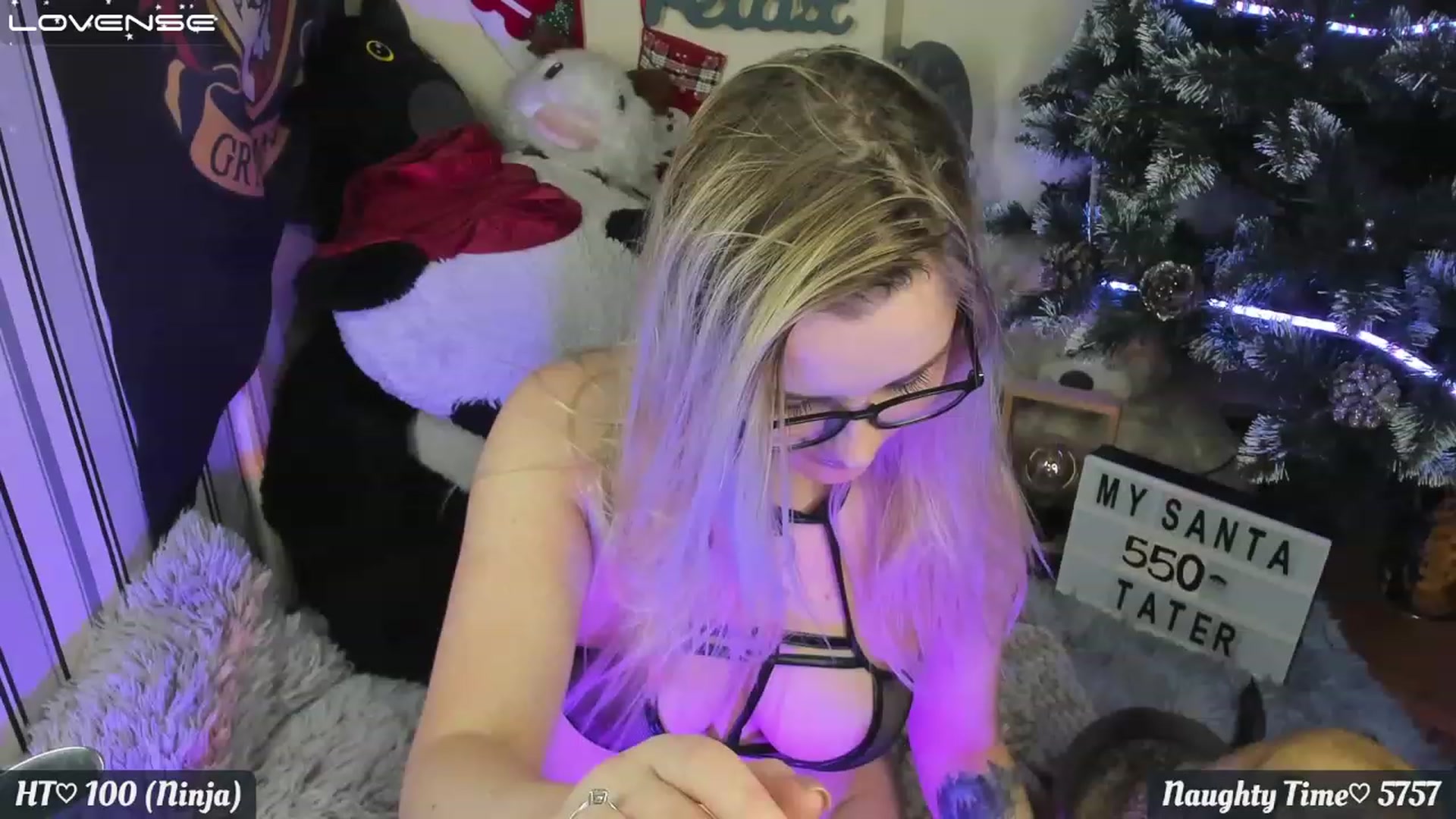 Gallery image thumbnail from Nika_tied_up's myfreecams stream on, 12/08/2022, 01:25 image 3 of 20